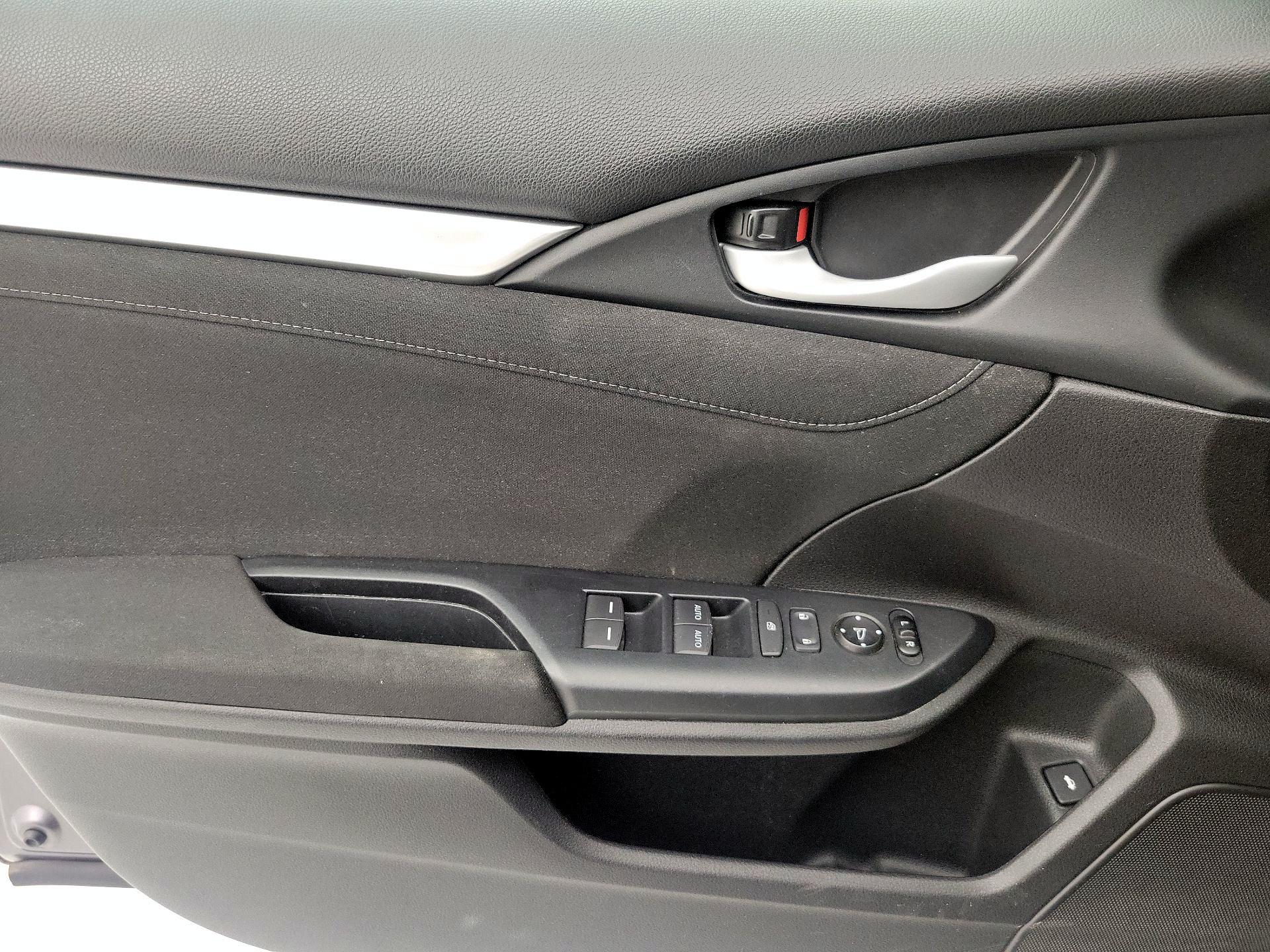 Thumbnail: 2016 Honda Civic - 12