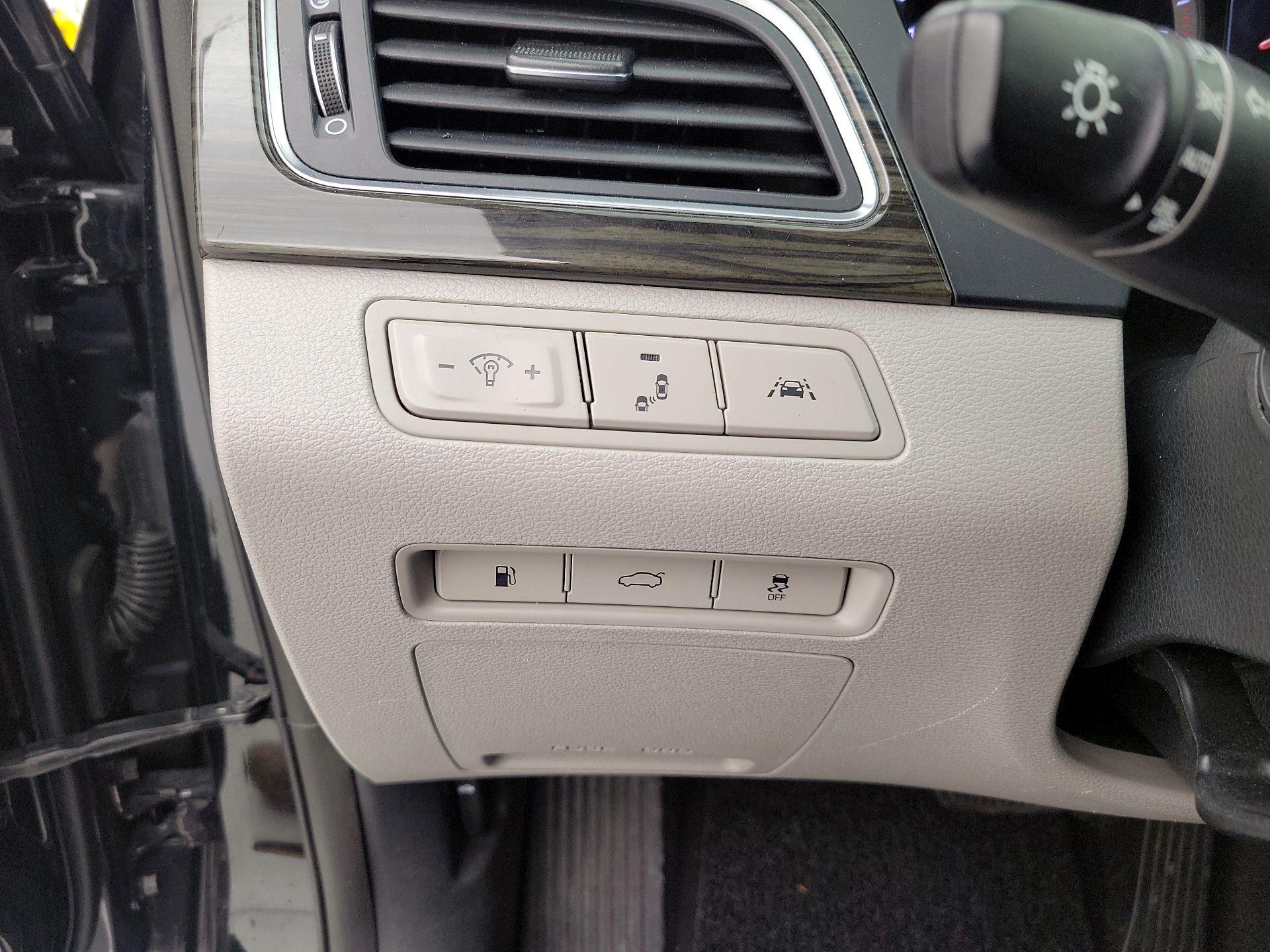 Thumbnail: 2016 Hyundai Sonata - 13