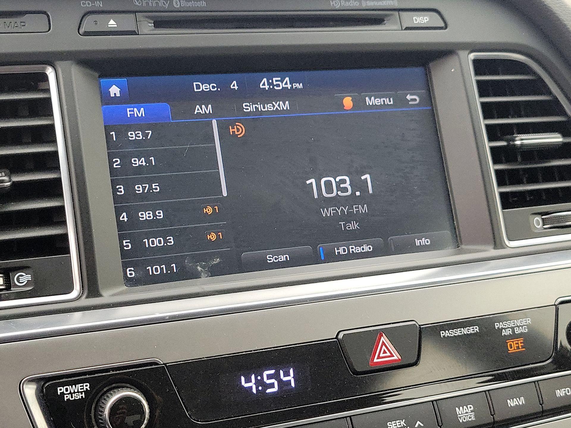 Thumbnail: 2016 Hyundai Sonata - 16