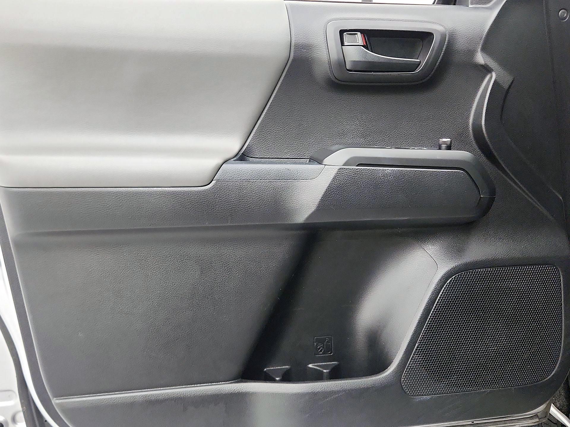 Thumbnail: 2018 Toyota Tacoma - 12