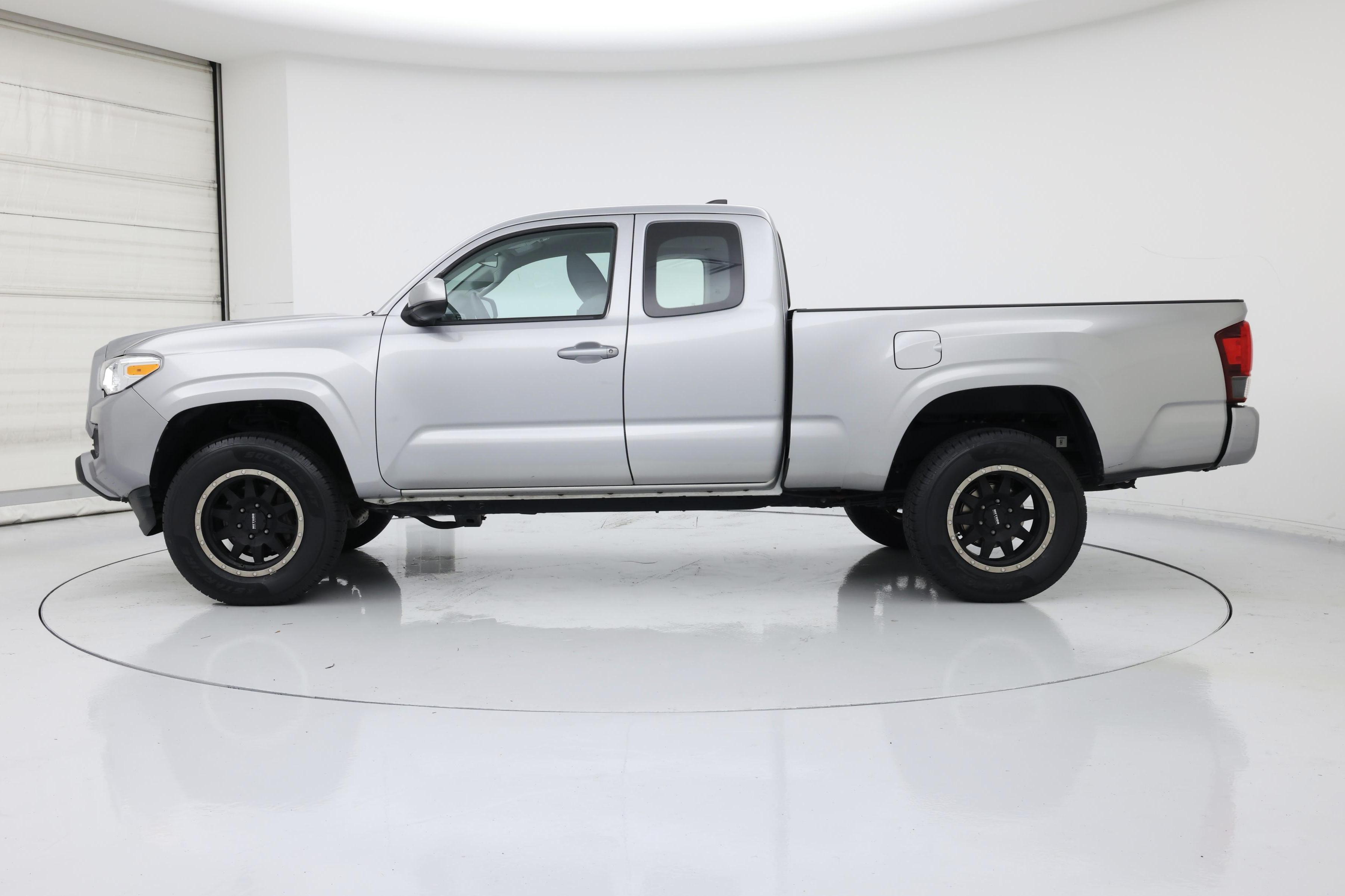 Thumbnail: 2018 Toyota Tacoma - 3