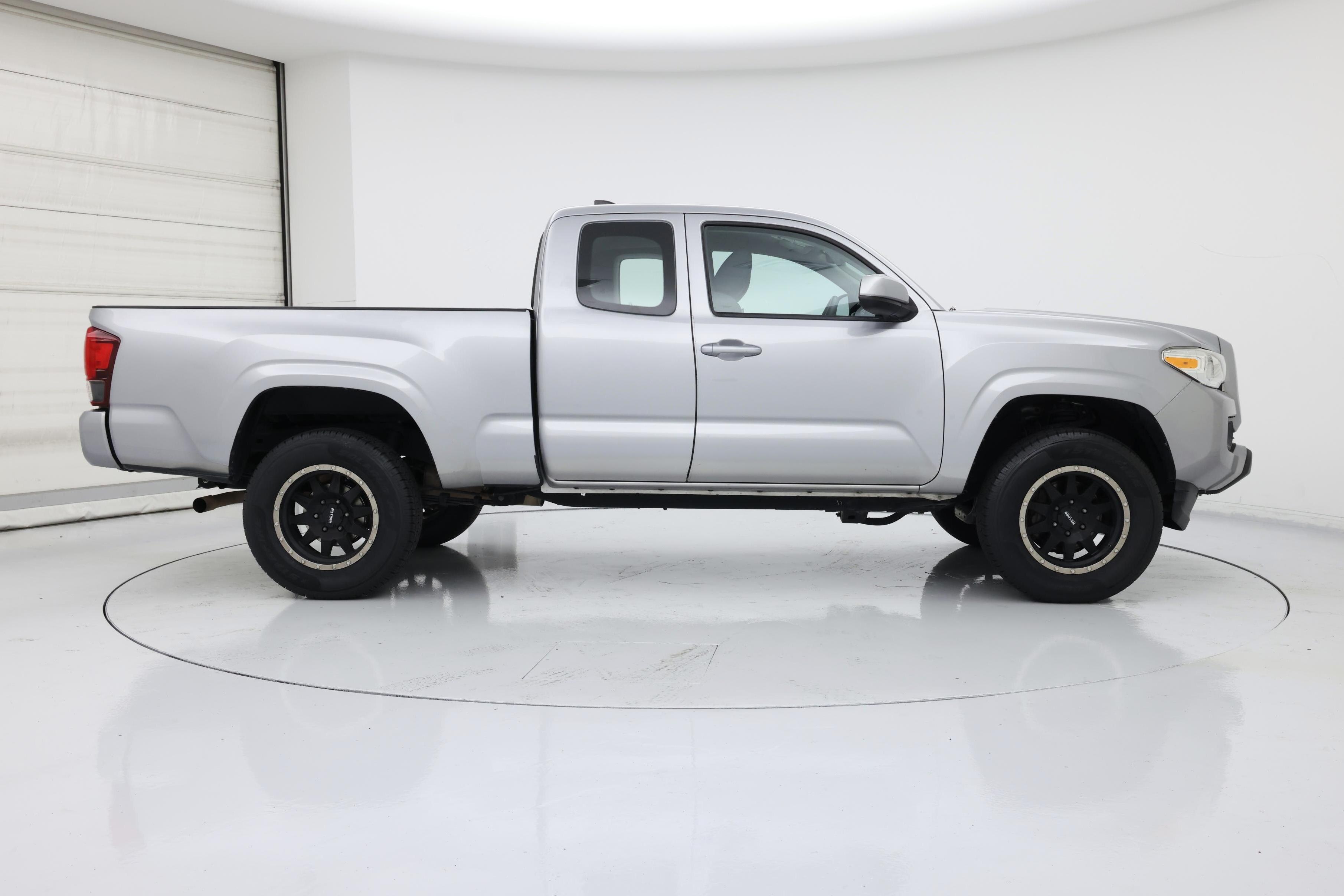 Thumbnail: 2018 Toyota Tacoma - 7