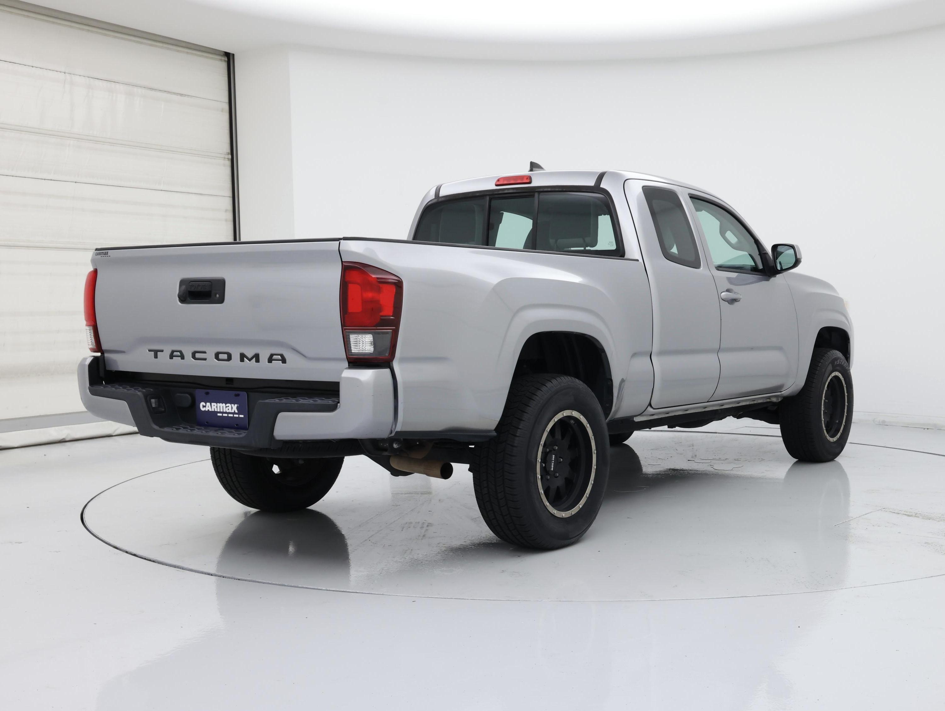 Thumbnail: 2018 Toyota Tacoma - 8