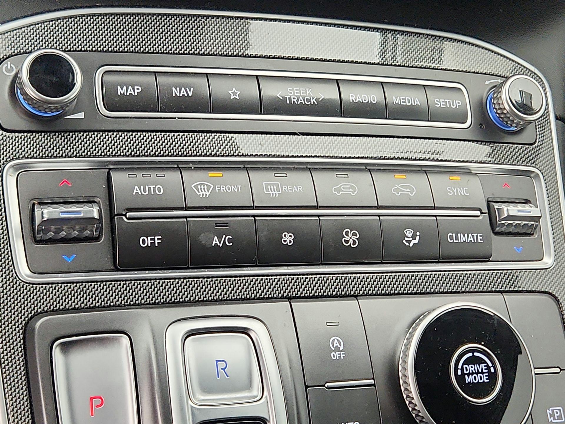 Thumbnail: 2022 Hyundai Santa Fe - 17