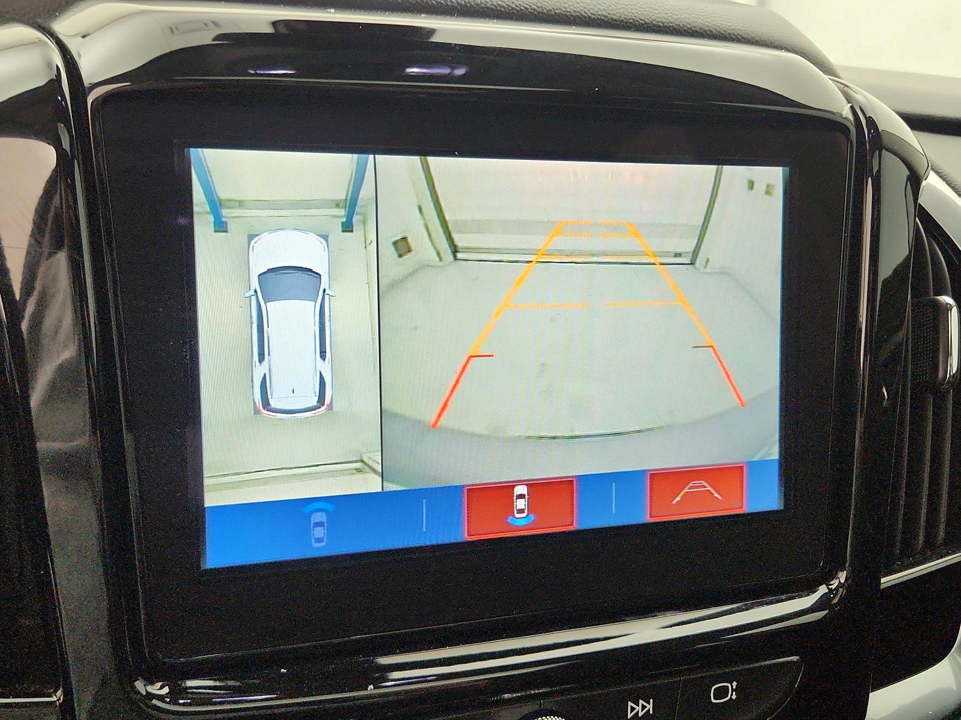 Thumbnail: 2019 Chevrolet Traverse - 14