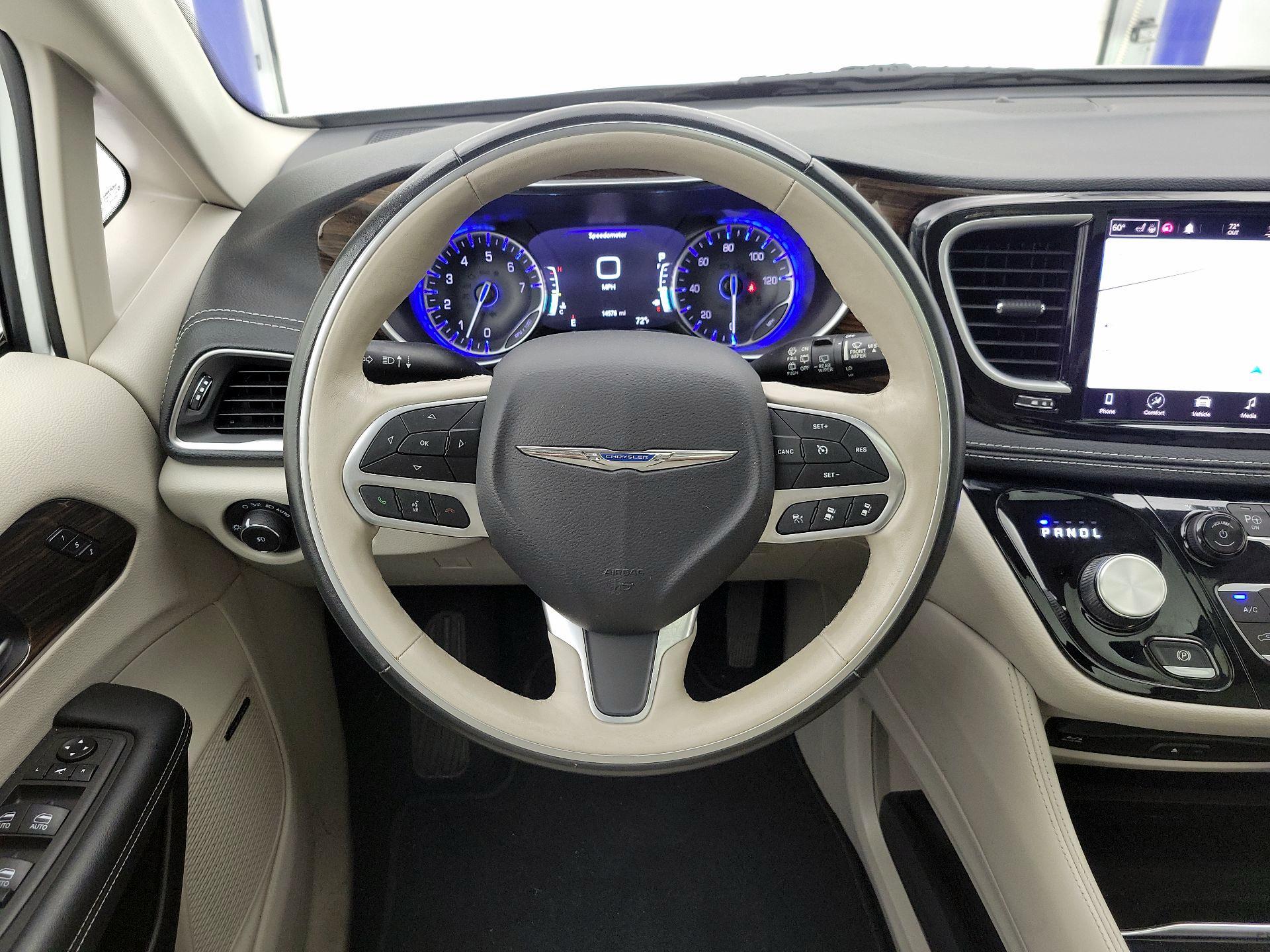 Thumbnail: 2021 Chrysler Pacifica - 10