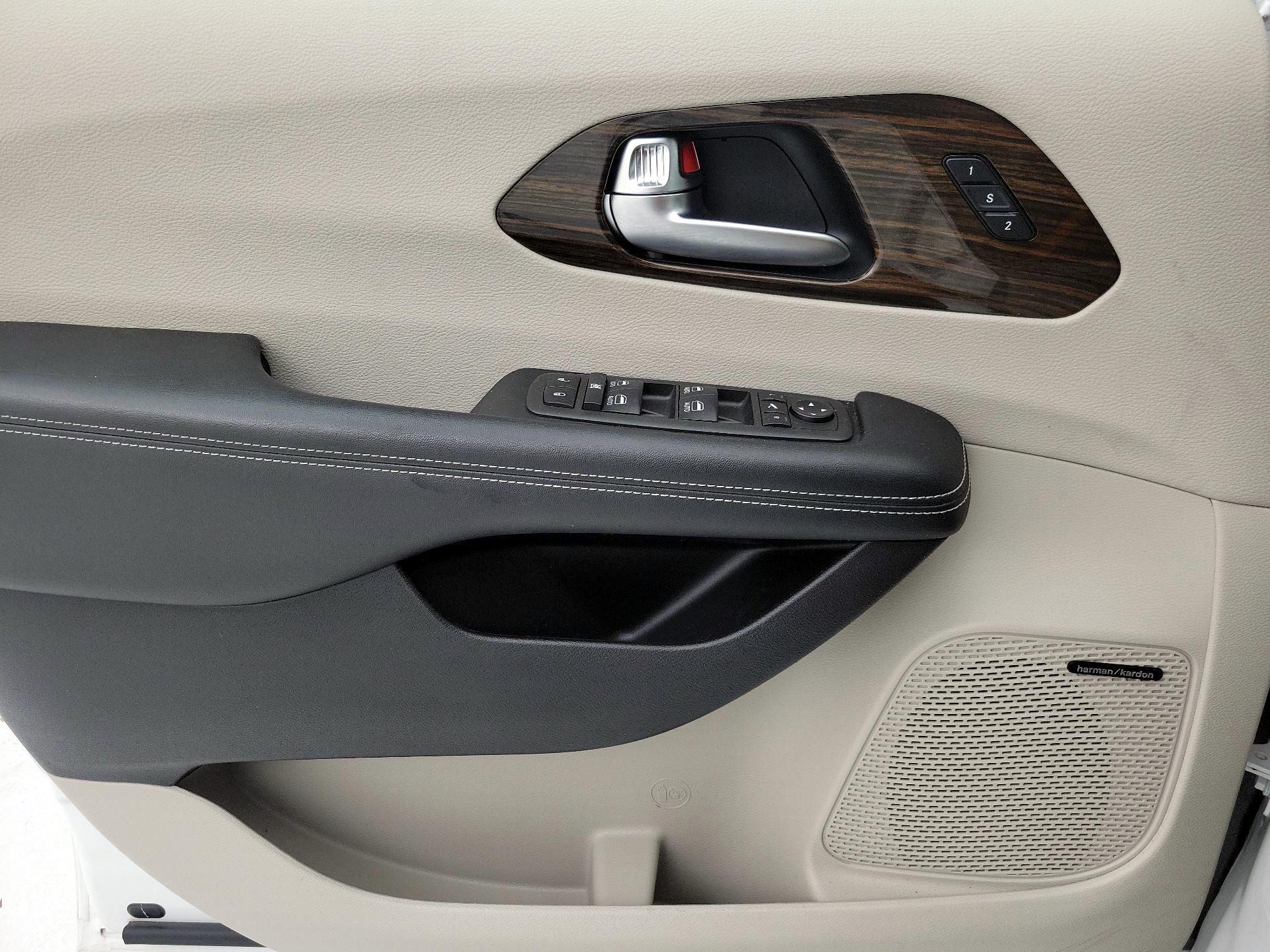 Thumbnail: 2021 Chrysler Pacifica - 12