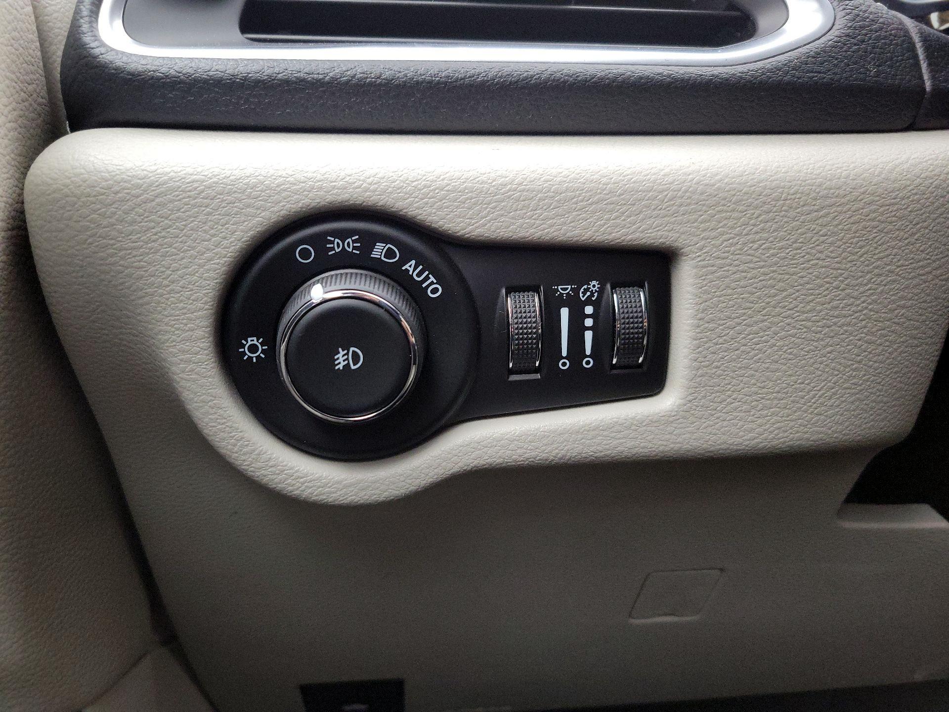 Thumbnail: 2021 Chrysler Pacifica - 13