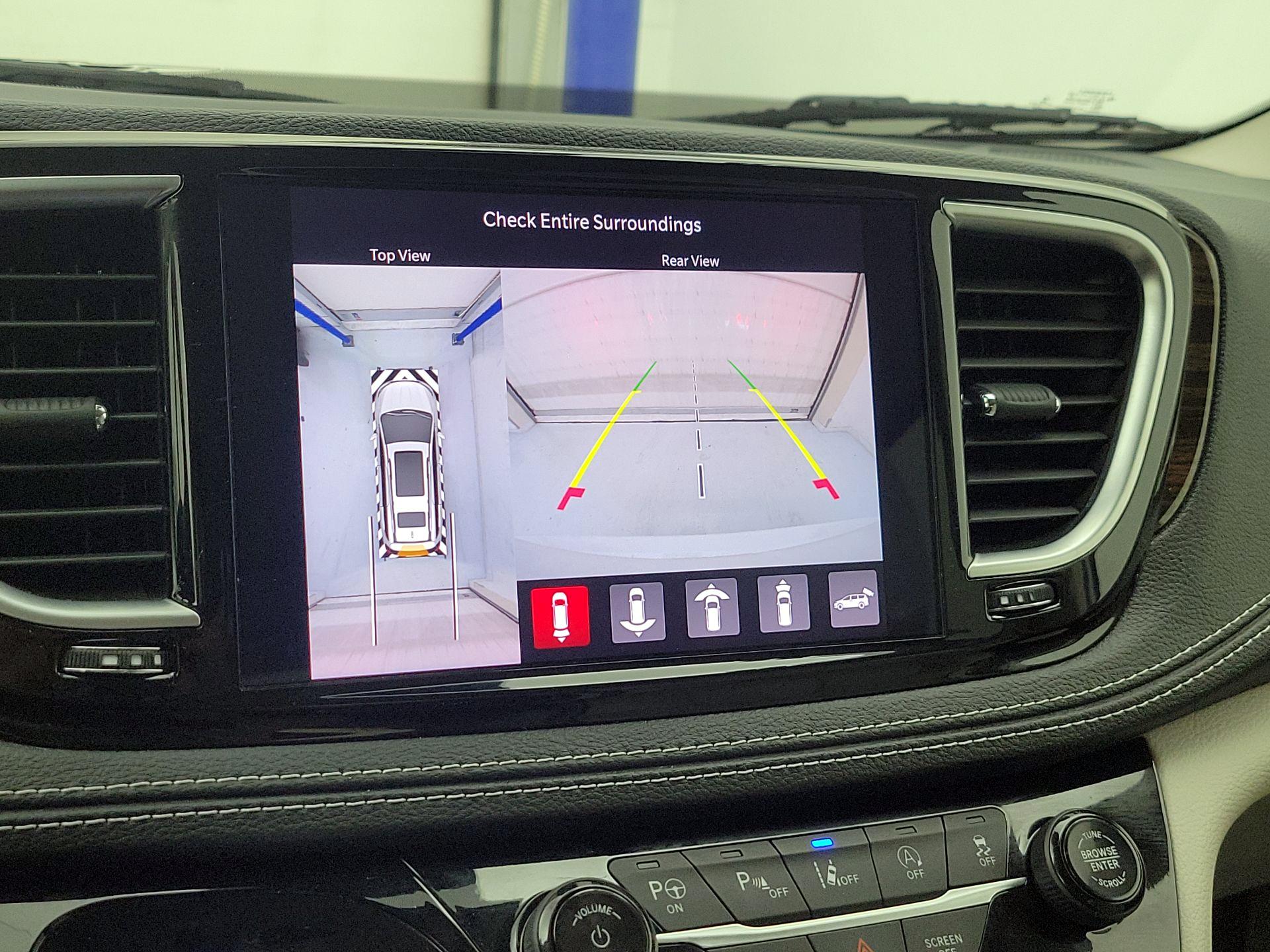 Thumbnail: 2021 Chrysler Pacifica - 15