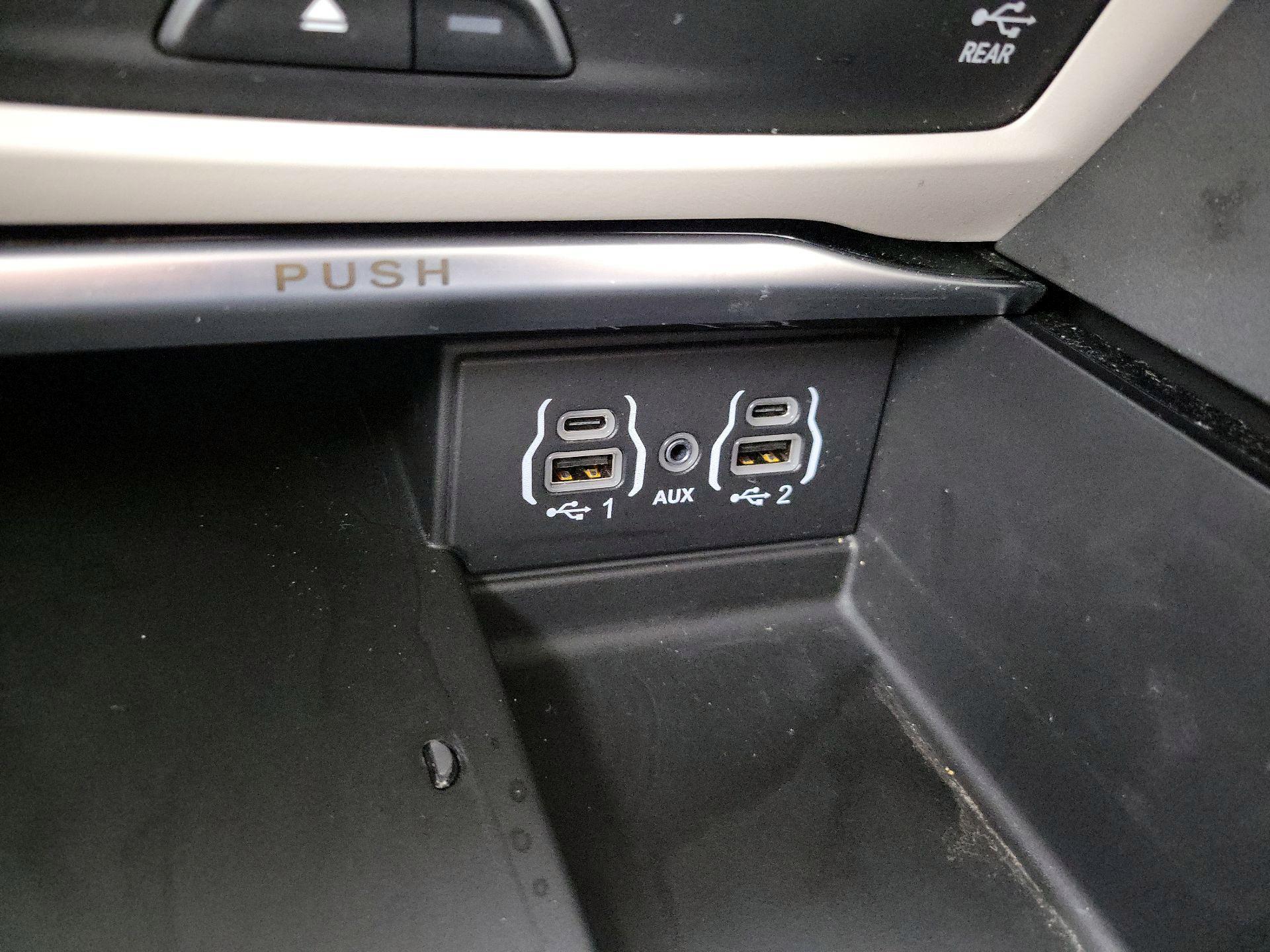 Thumbnail: 2021 Chrysler Pacifica - 19