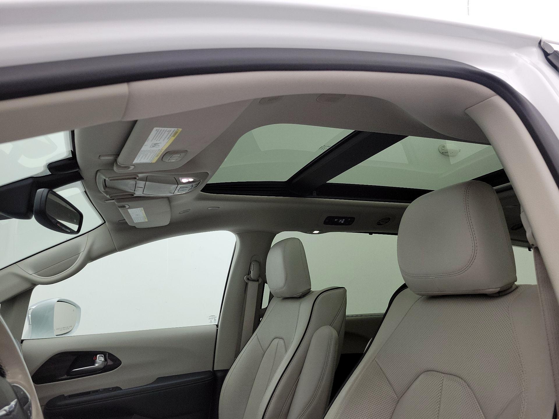 Thumbnail: 2021 Chrysler Pacifica - 20