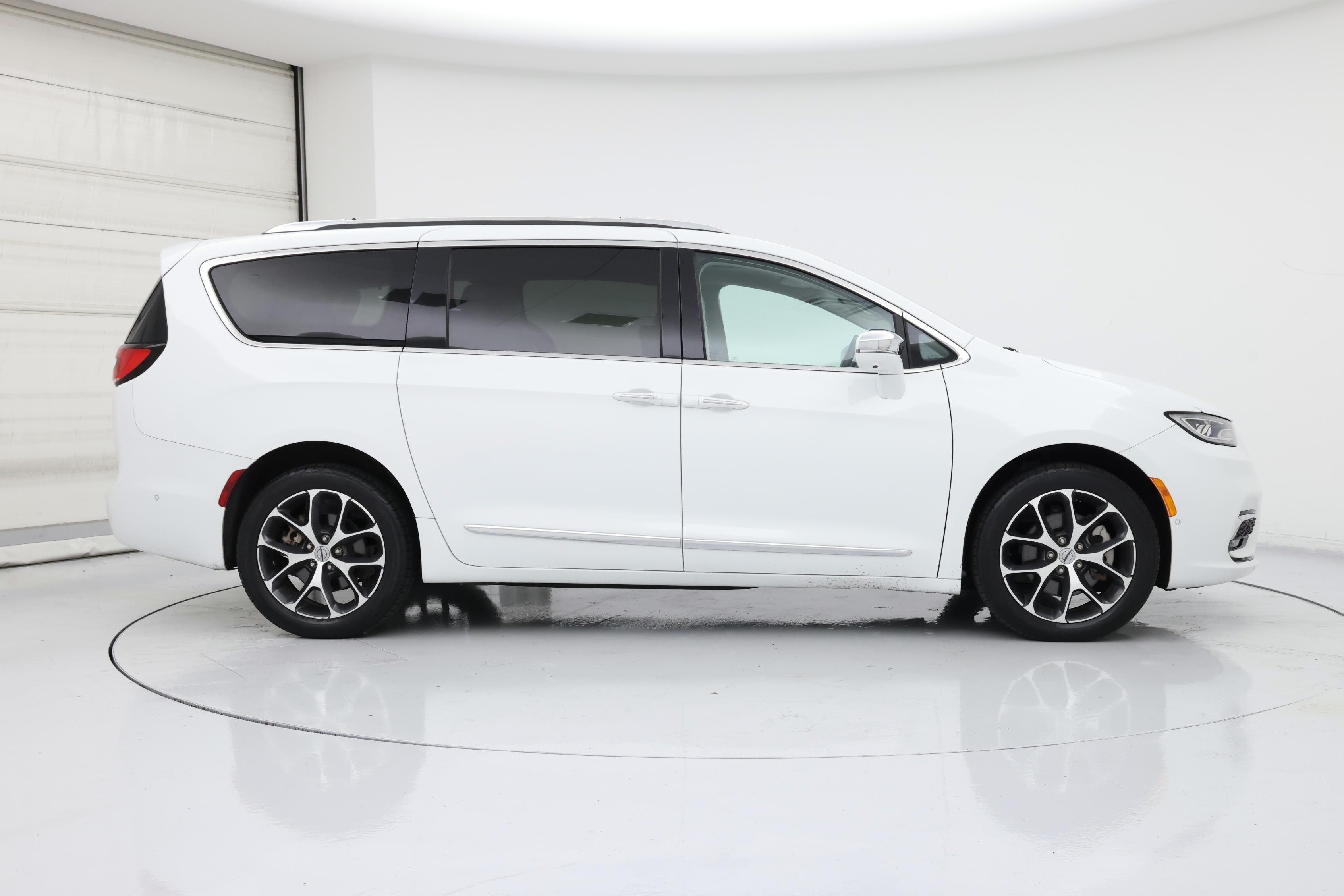 Thumbnail: 2021 Chrysler Pacifica - 7