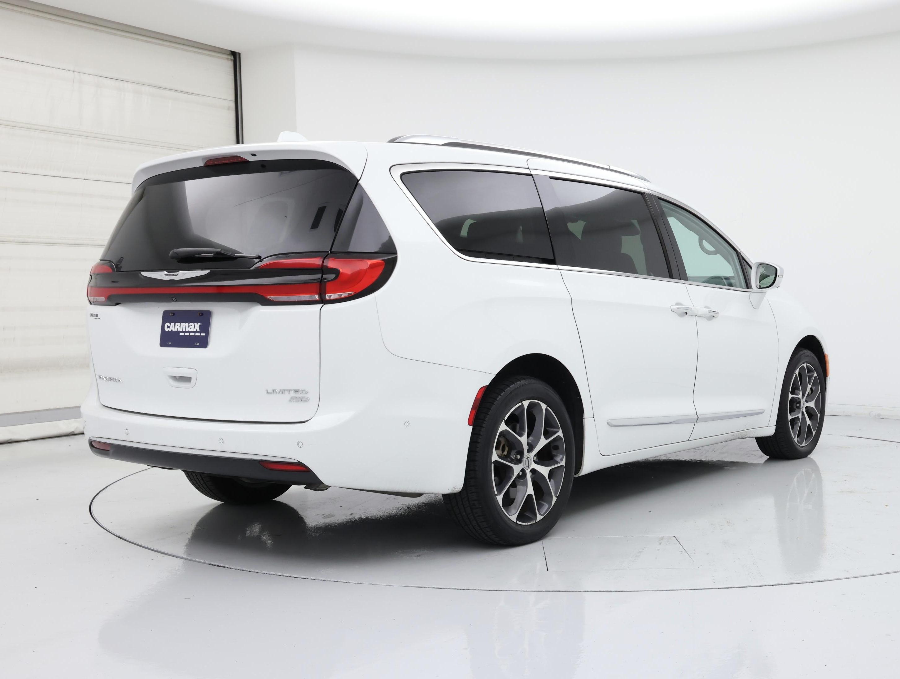 Thumbnail: 2021 Chrysler Pacifica - 8