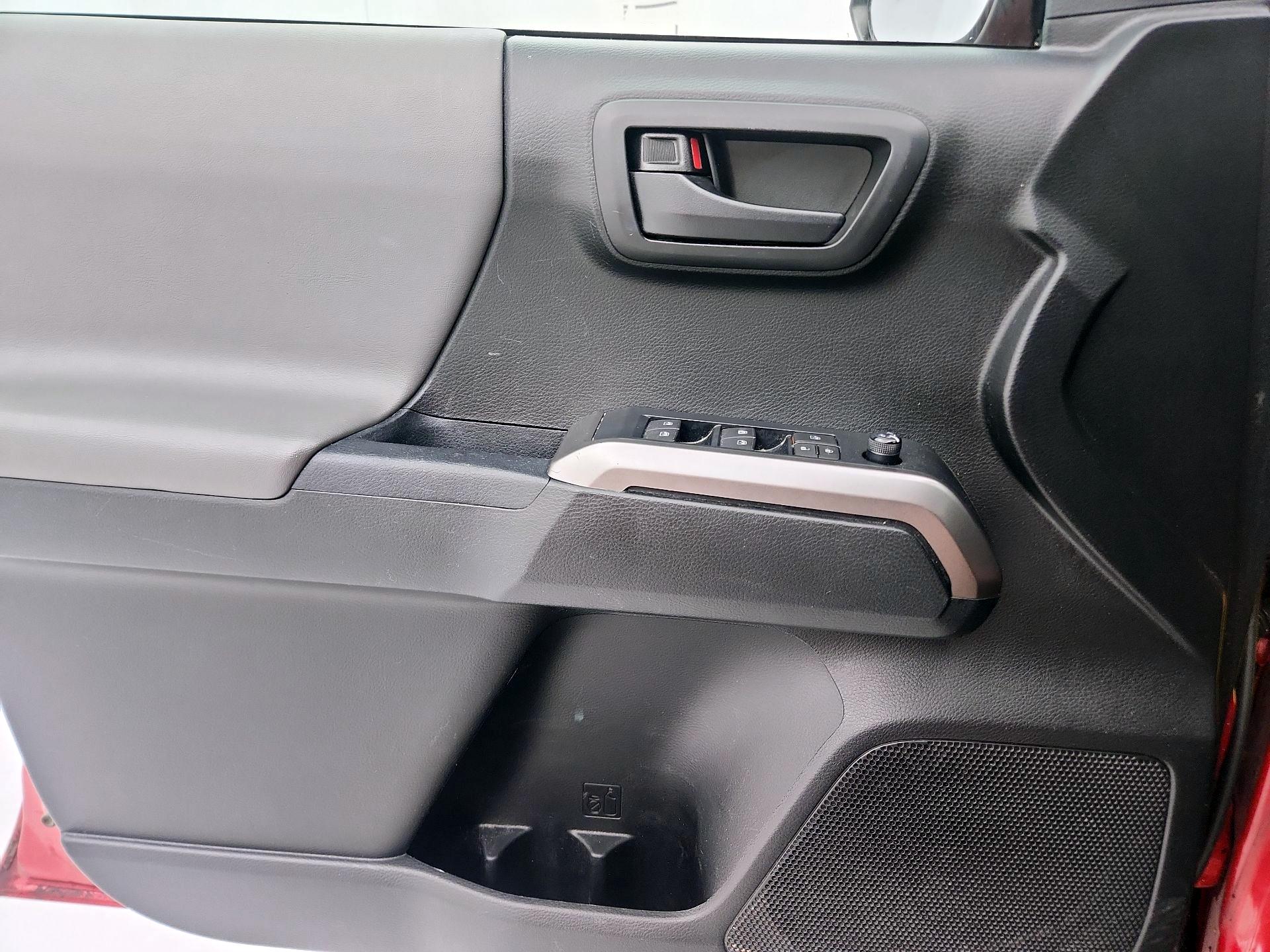 Thumbnail: 2019 Toyota Tacoma - 12