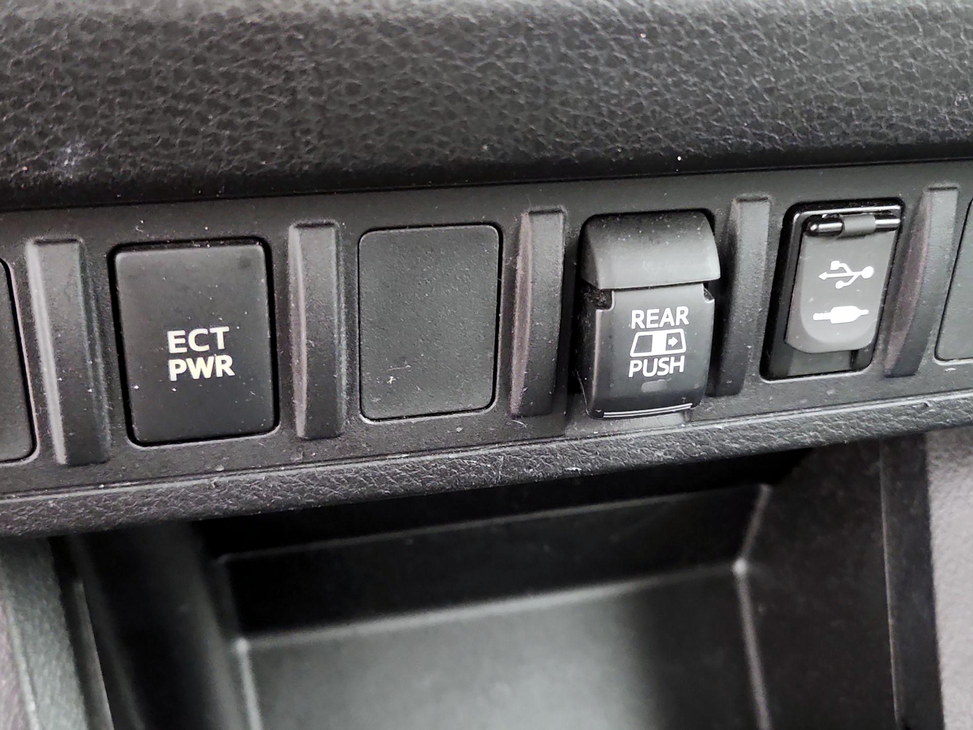 Thumbnail: 2019 Toyota Tacoma - 18