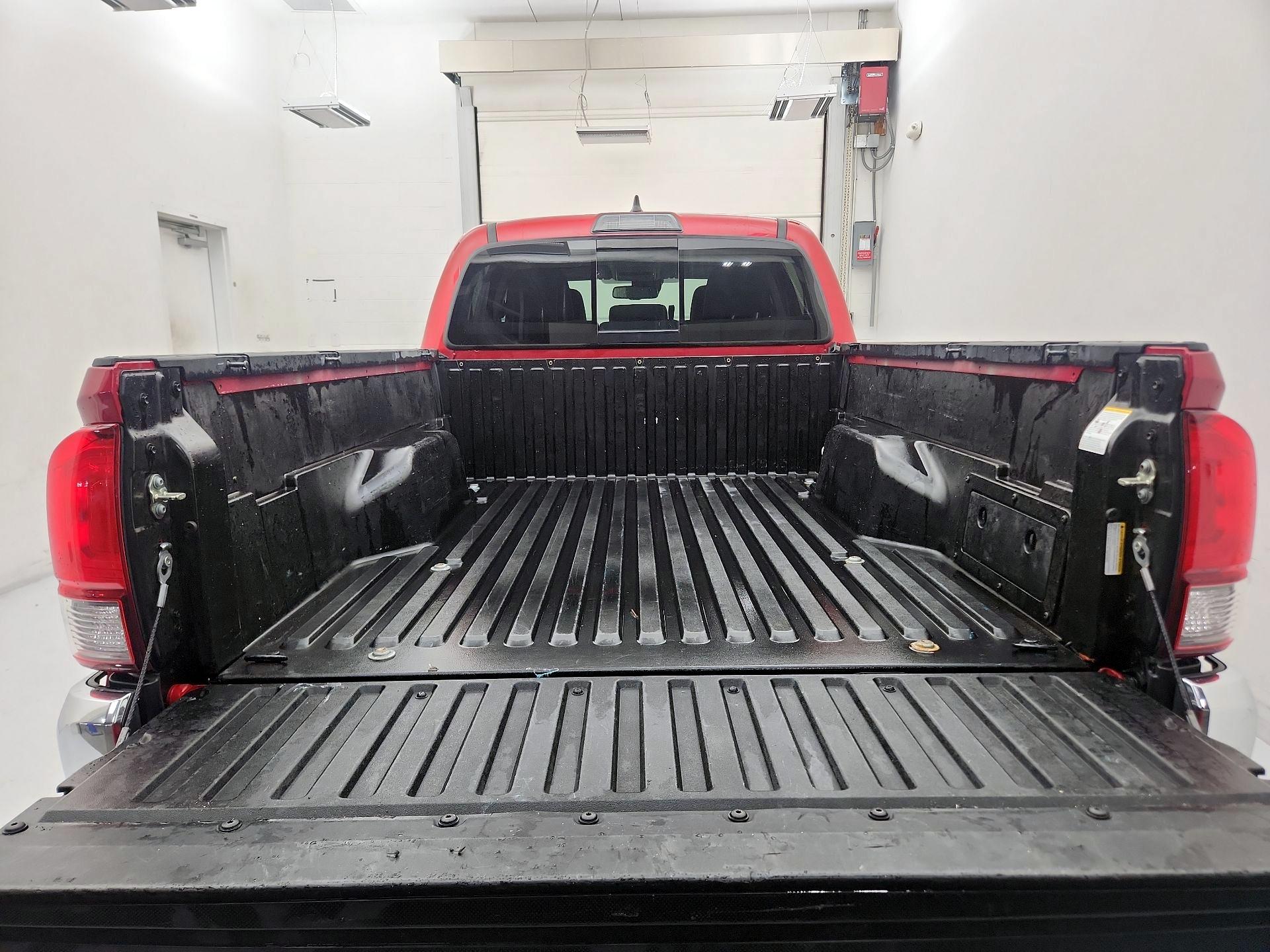 Thumbnail: 2019 Toyota Tacoma - 20