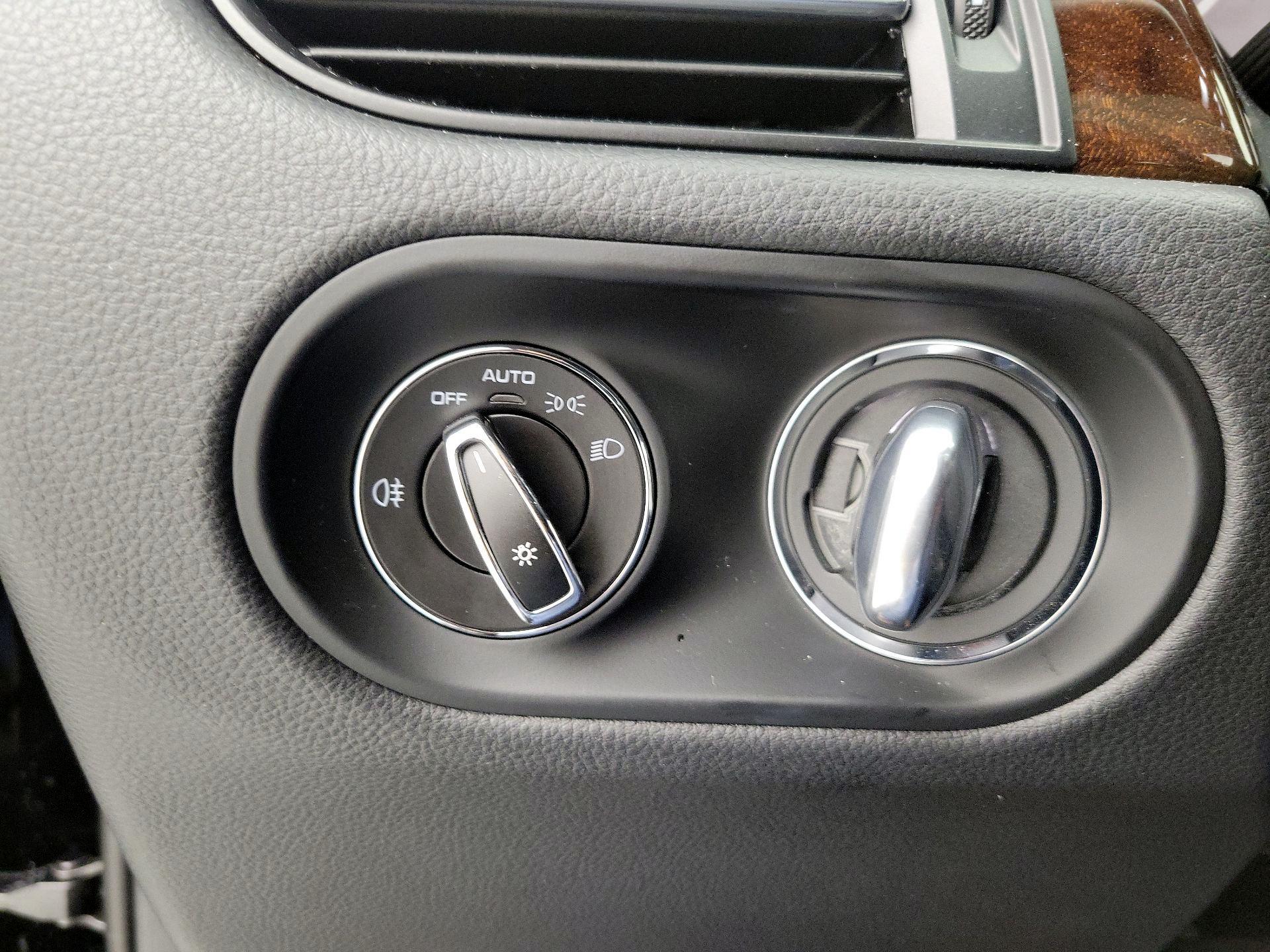 Thumbnail: 2023 Porsche Macan - 13