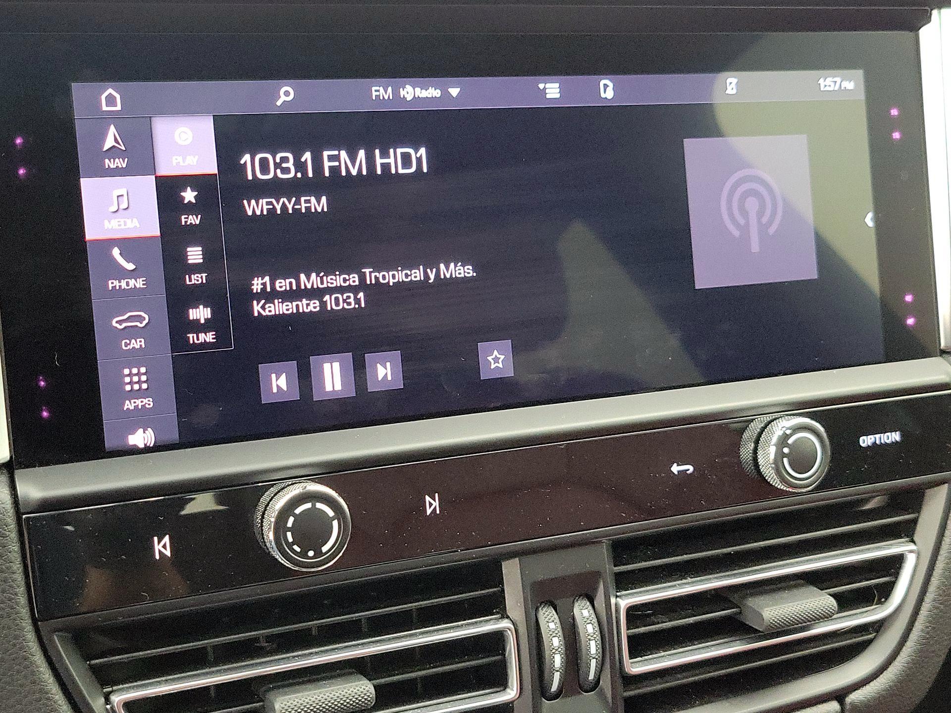 Thumbnail: 2023 Porsche Macan - 16