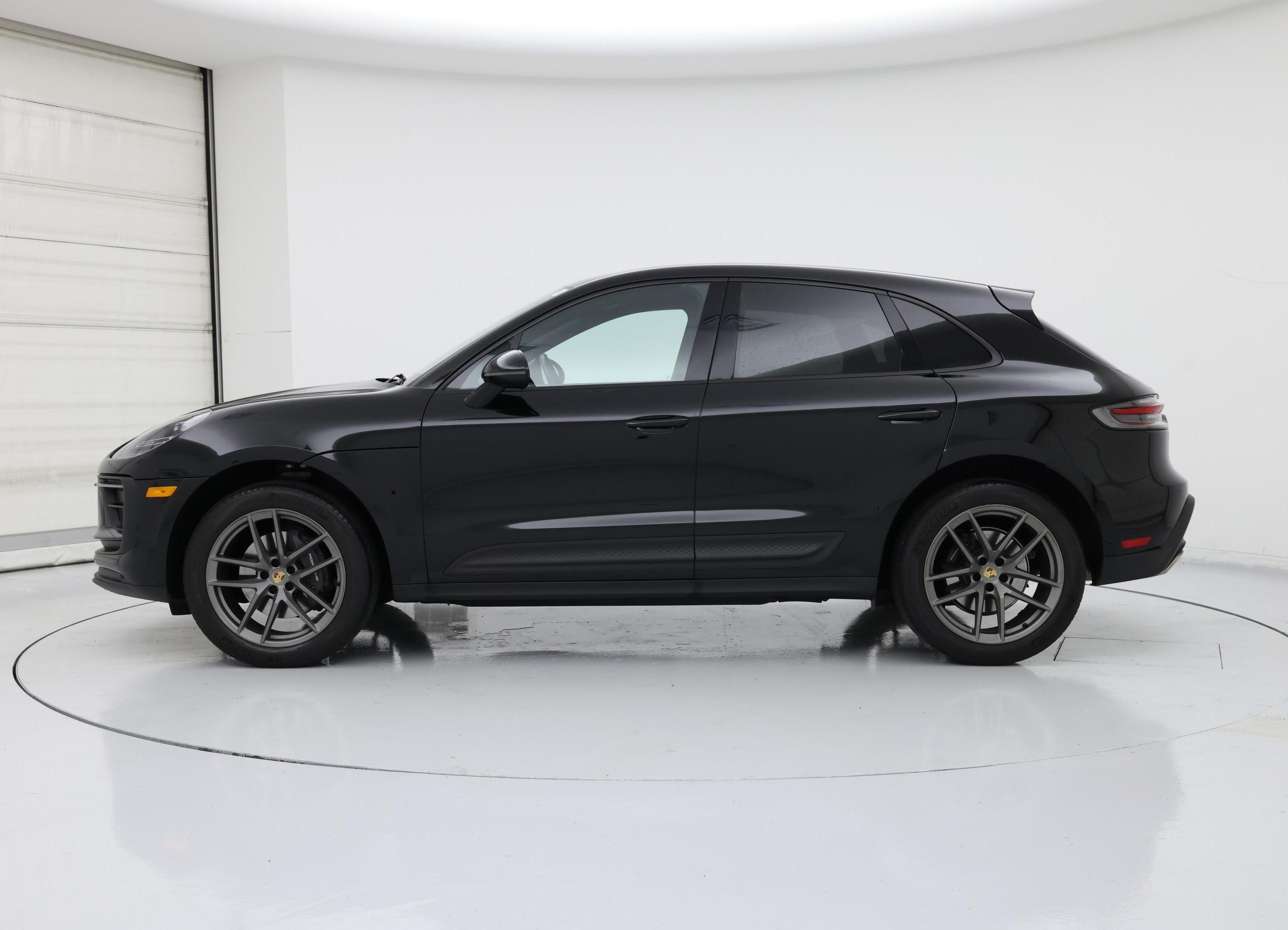 Thumbnail: 2023 Porsche Macan - 3