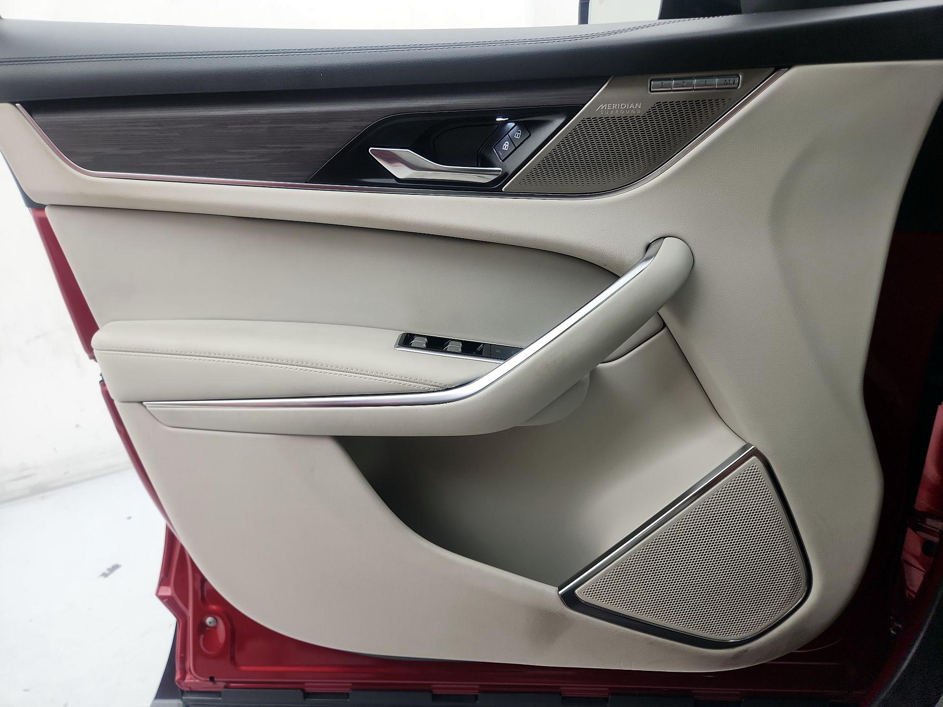 Thumbnail: 2022 Jaguar F-Pace - 12