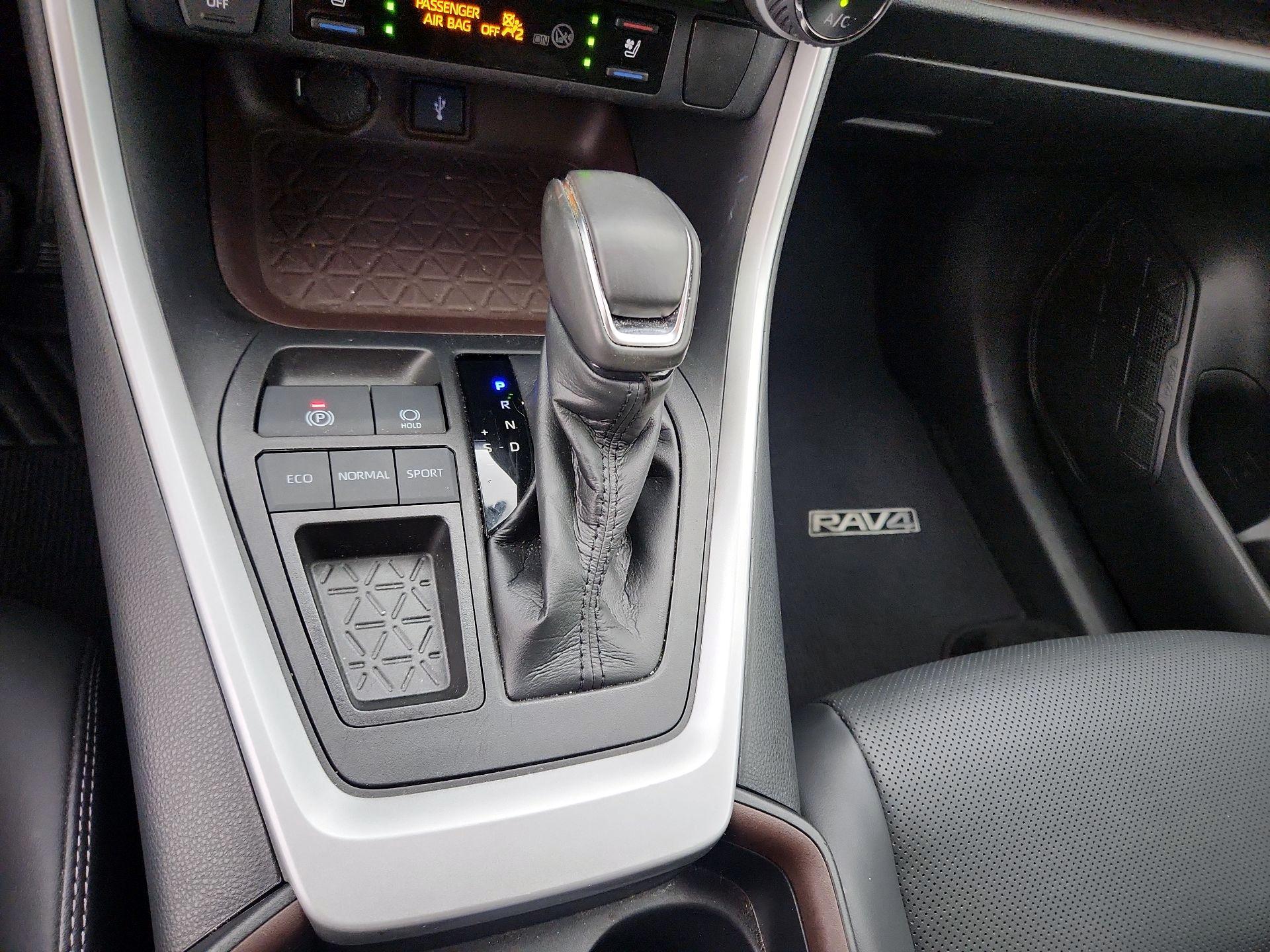 Thumbnail: 2021 Toyota RAV4 - 17