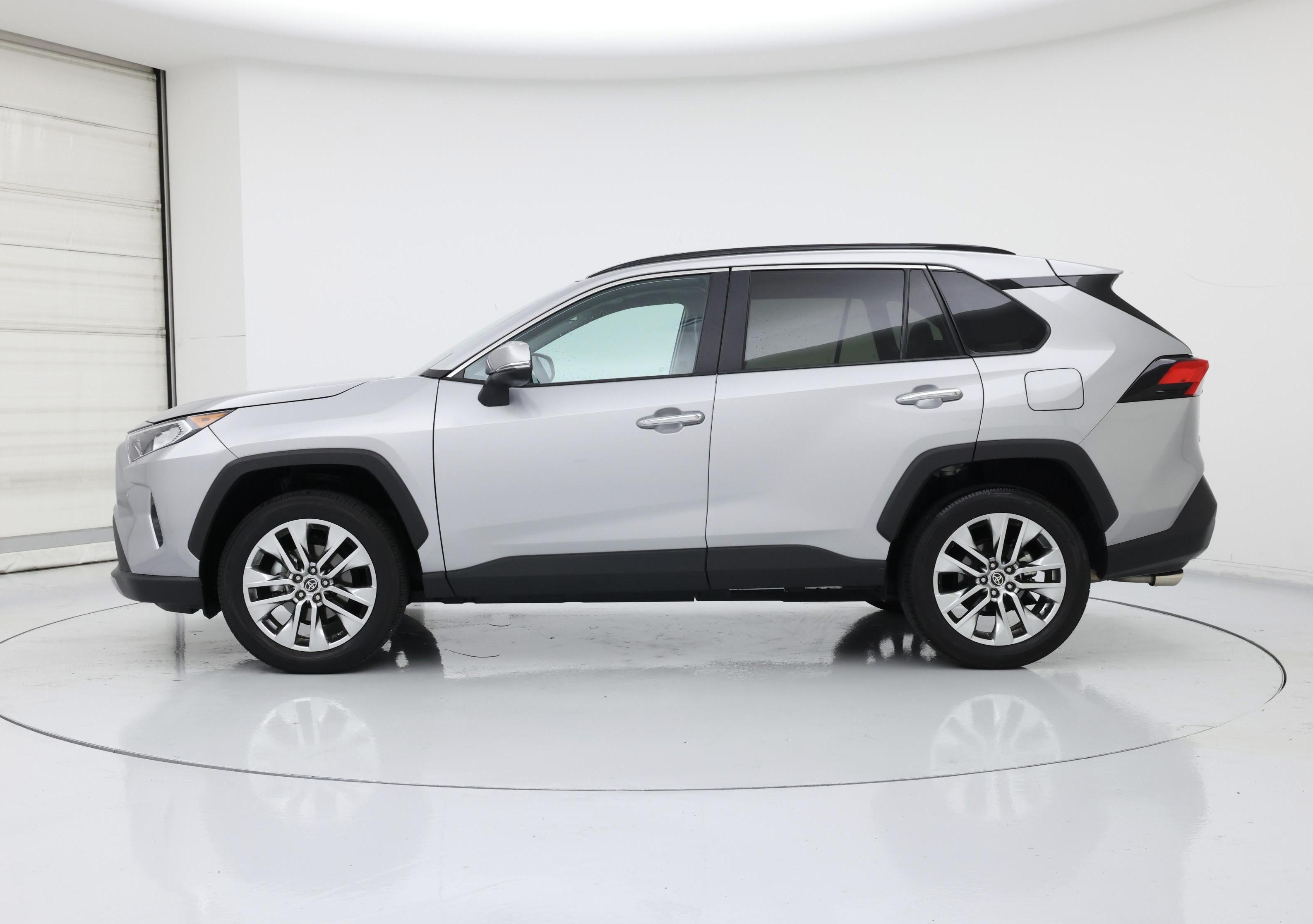 Thumbnail: 2021 Toyota RAV4 - 3