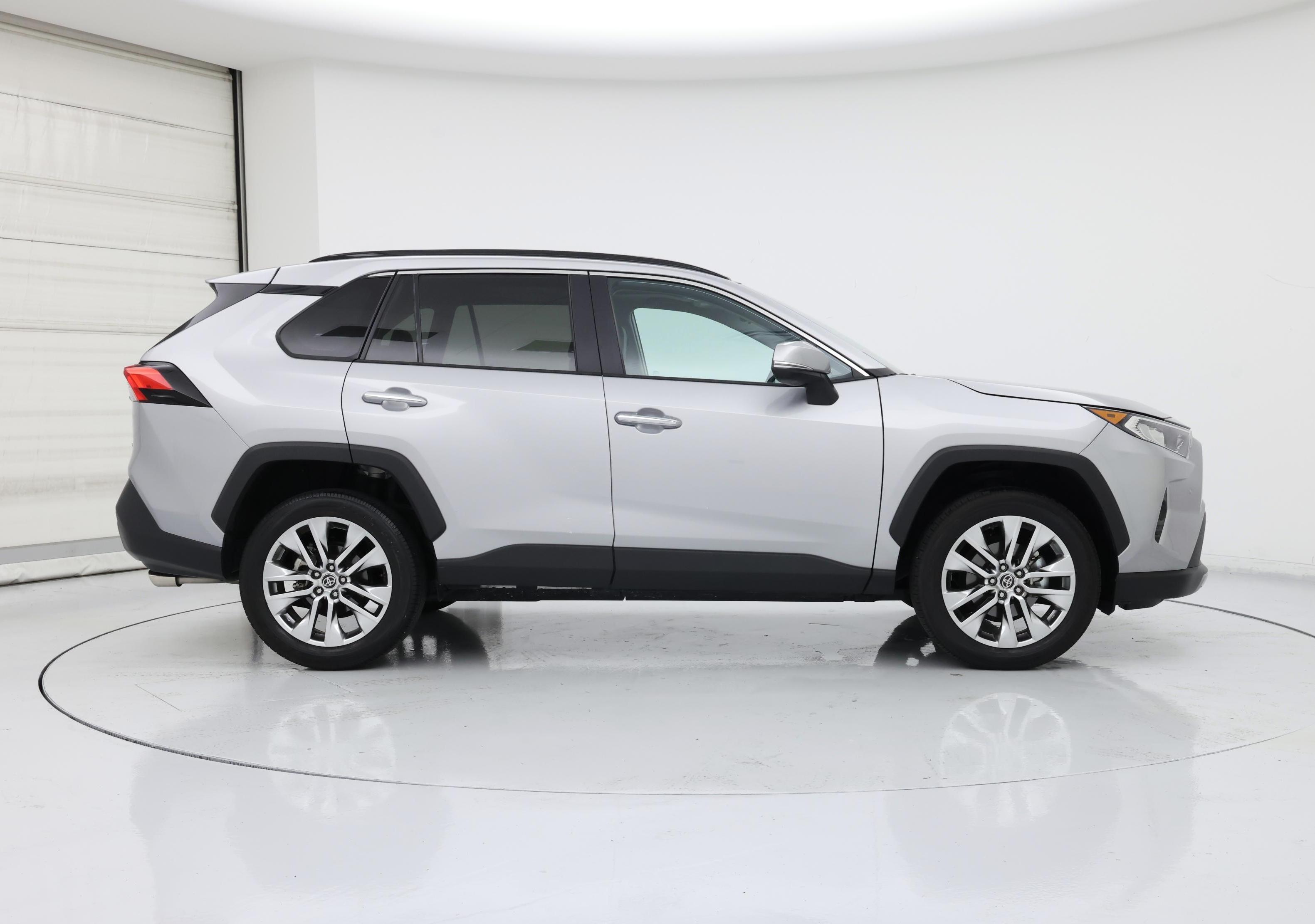 Thumbnail: 2021 Toyota RAV4 - 7