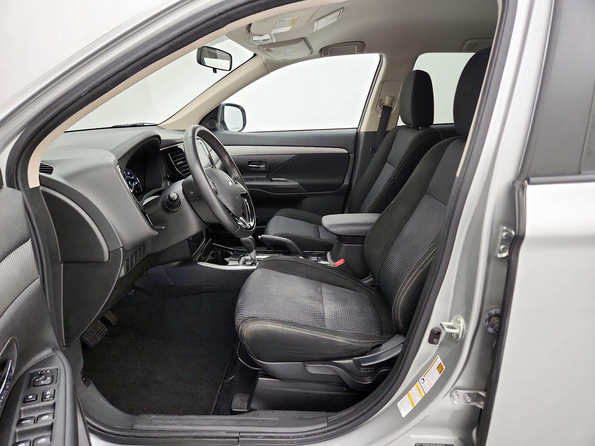 Thumbnail: 2018 Mitsubishi Outlander - 11