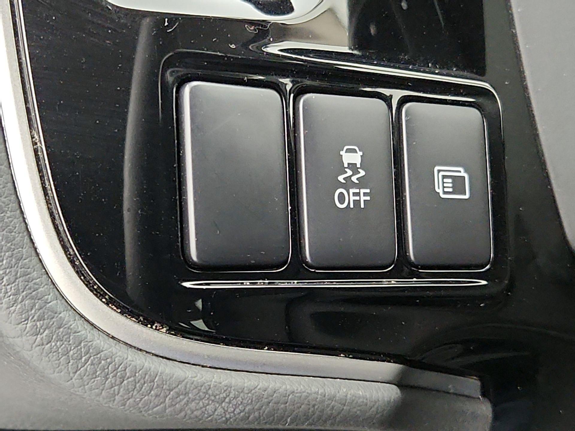 Thumbnail: 2018 Mitsubishi Outlander - 13