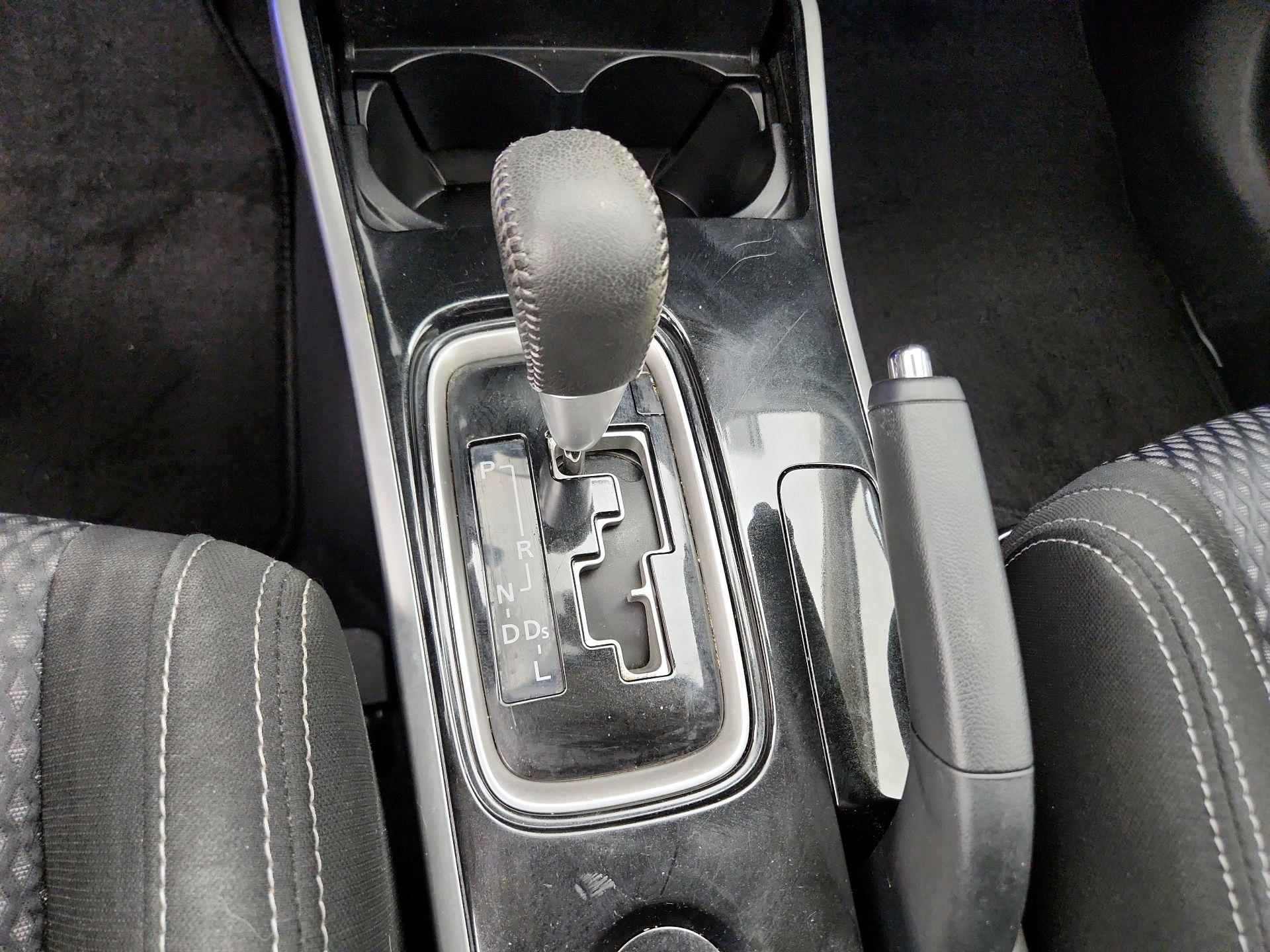 Thumbnail: 2018 Mitsubishi Outlander - 17