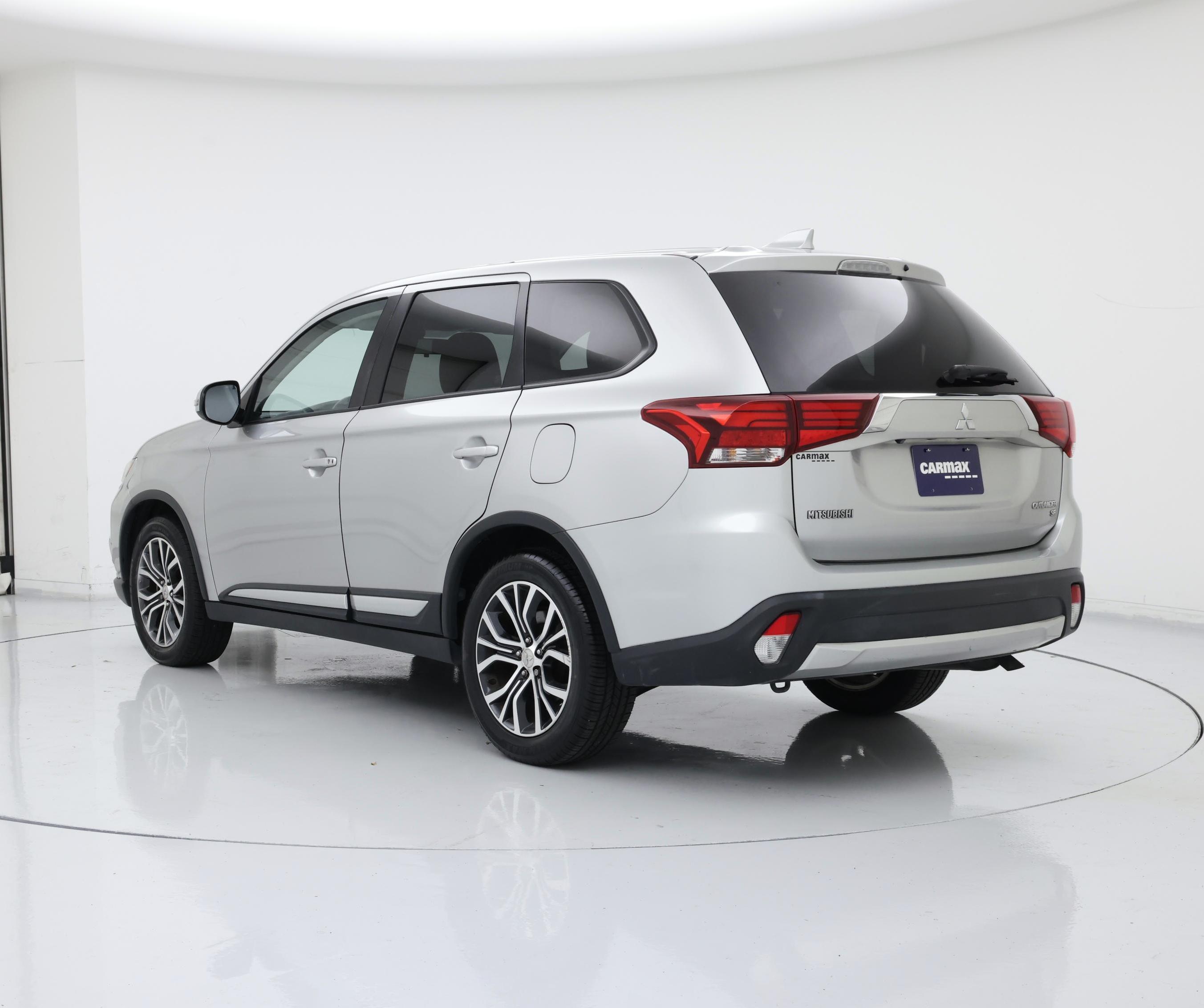 Thumbnail: 2018 Mitsubishi Outlander - 2