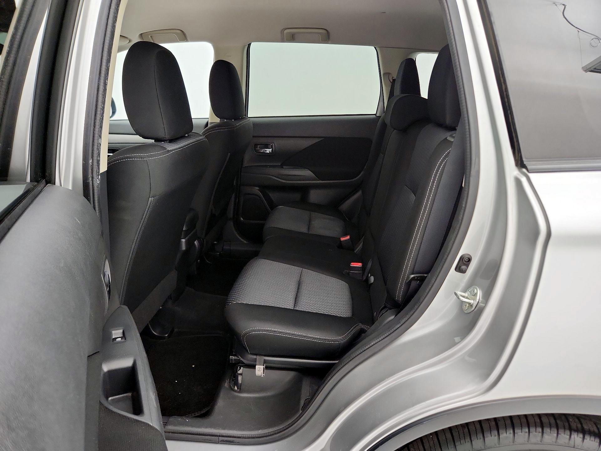 Thumbnail: 2018 Mitsubishi Outlander - 19