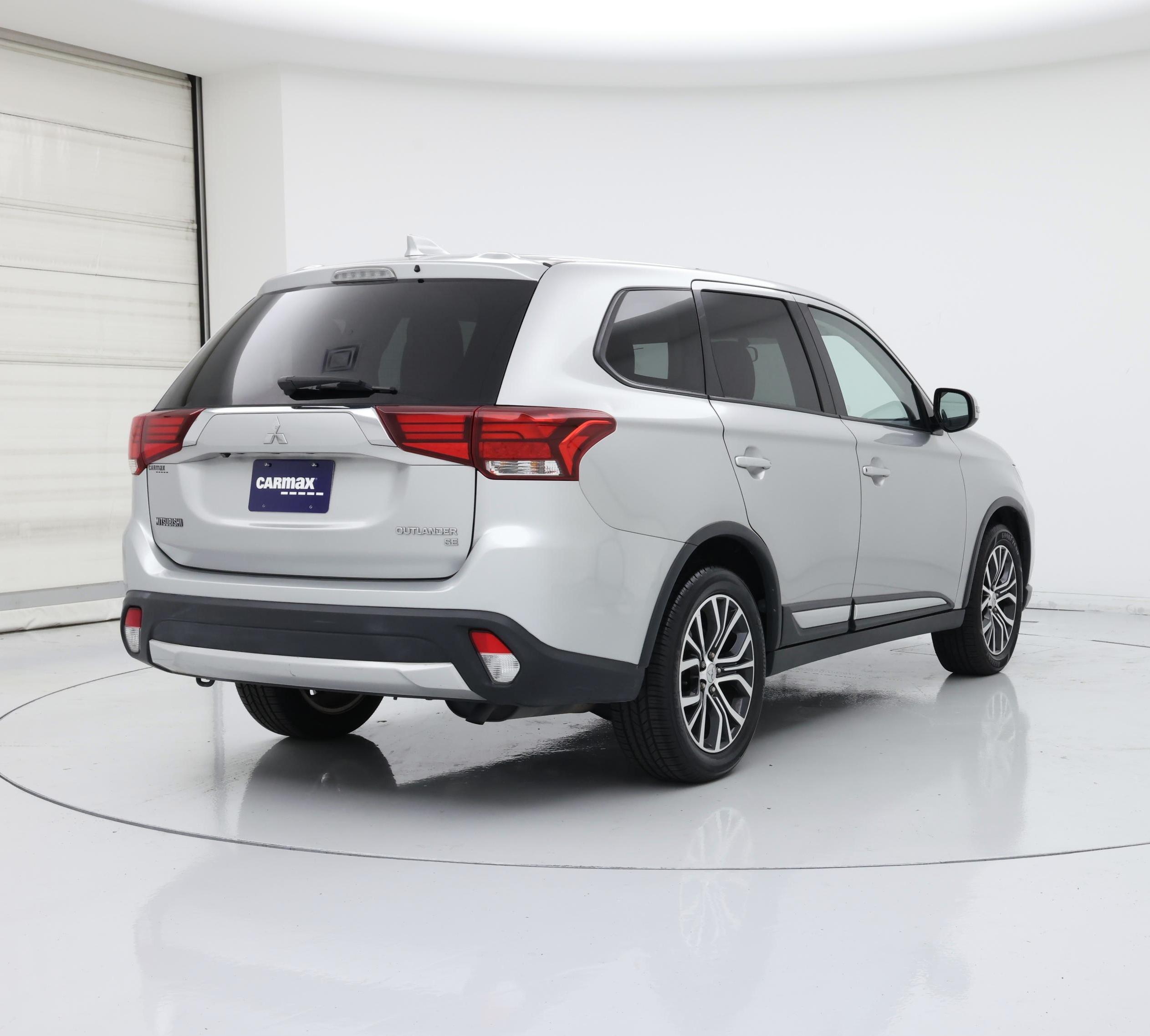 Thumbnail: 2018 Mitsubishi Outlander - 8