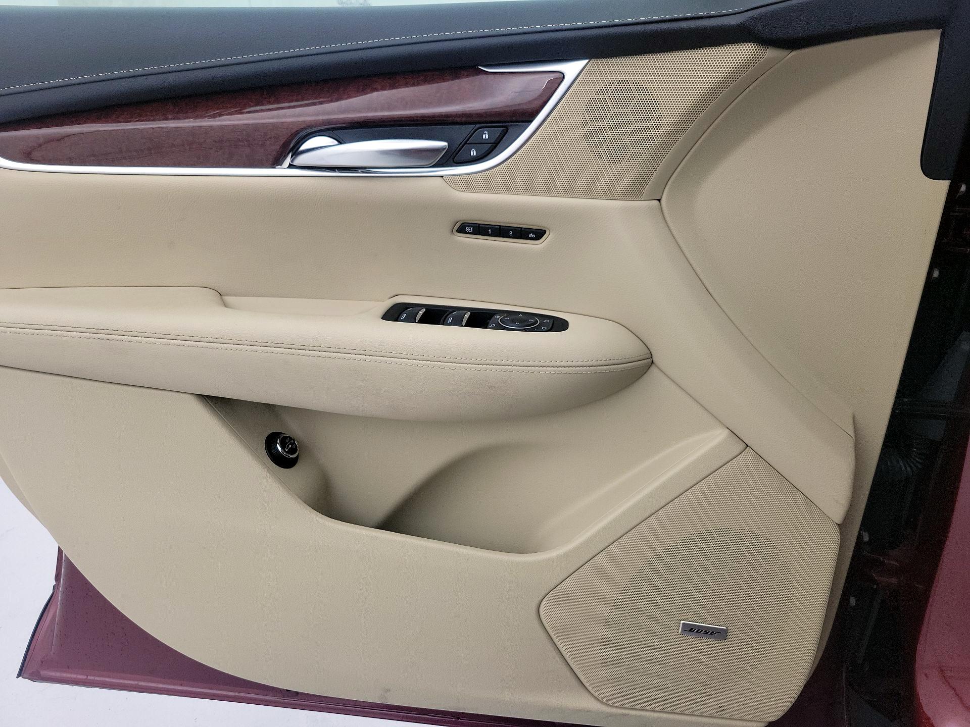 Thumbnail: 2017 Cadillac XT5 - 12