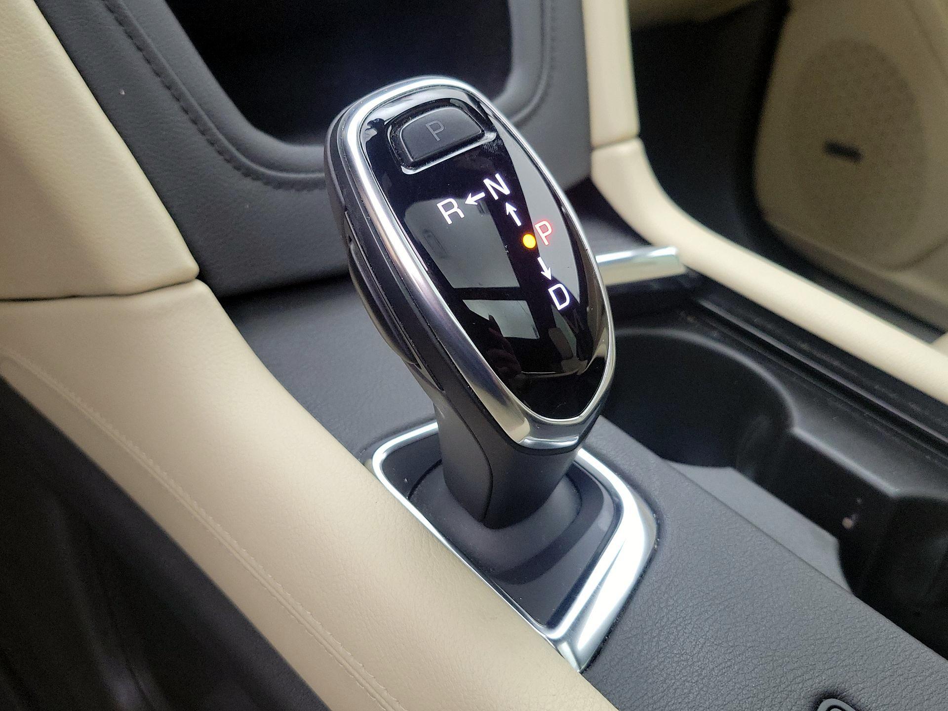 Thumbnail: 2017 Cadillac XT5 - 17