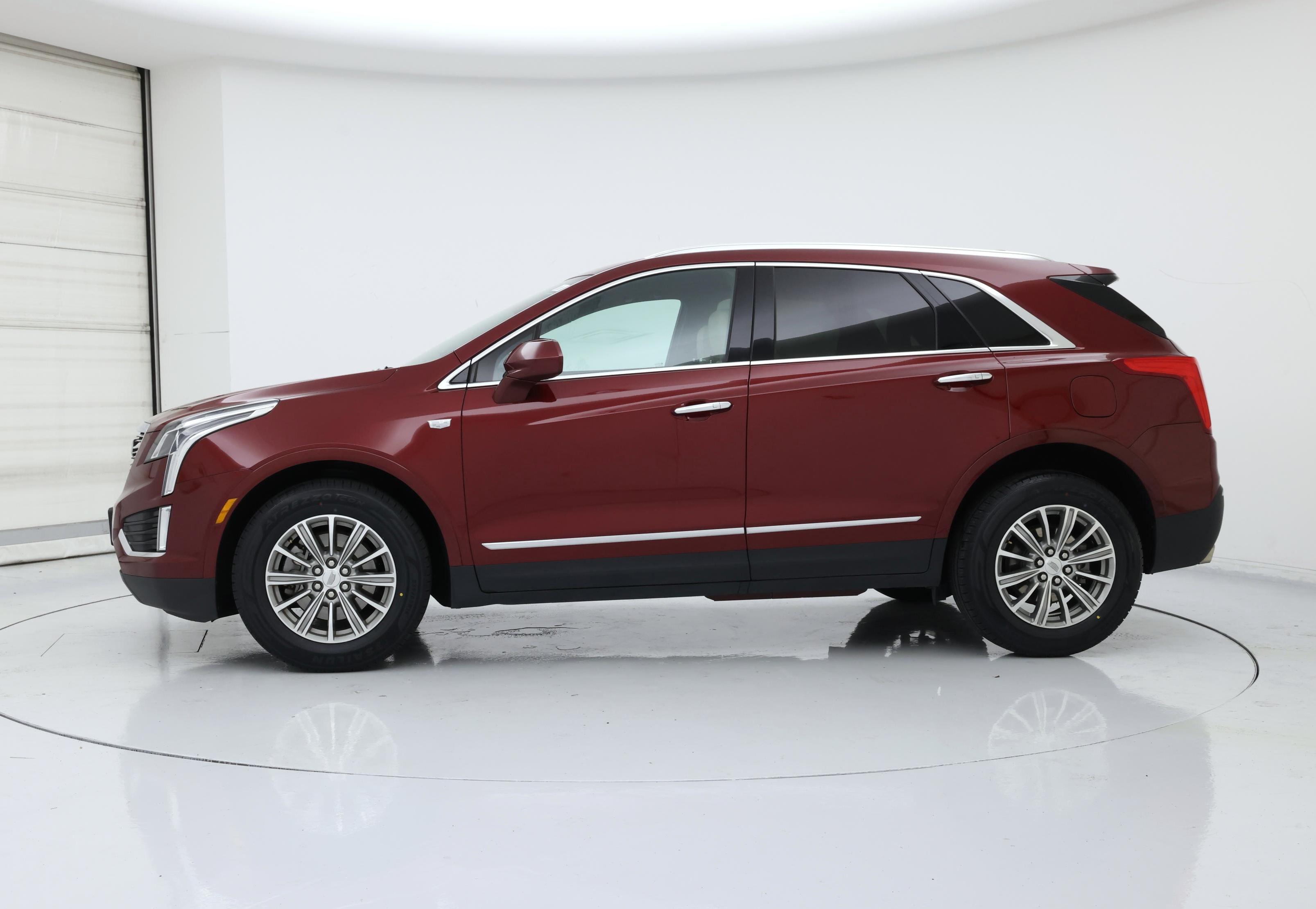 Thumbnail: 2017 Cadillac XT5 - 3