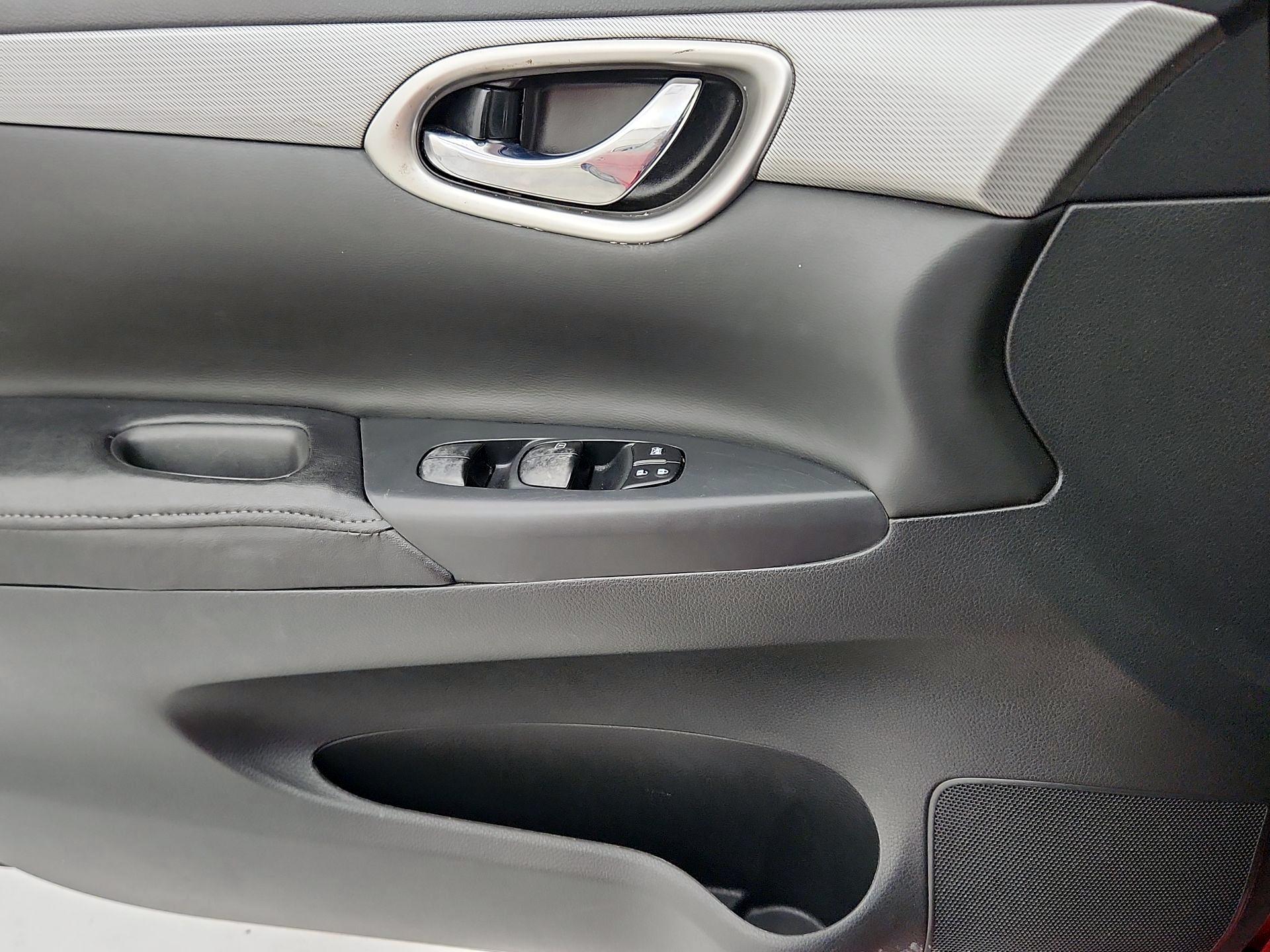 Thumbnail: 2015 Nissan Sentra - 12