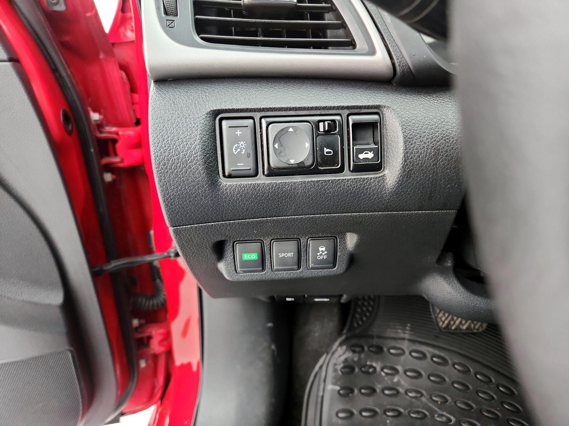 Thumbnail: 2015 Nissan Sentra - 13