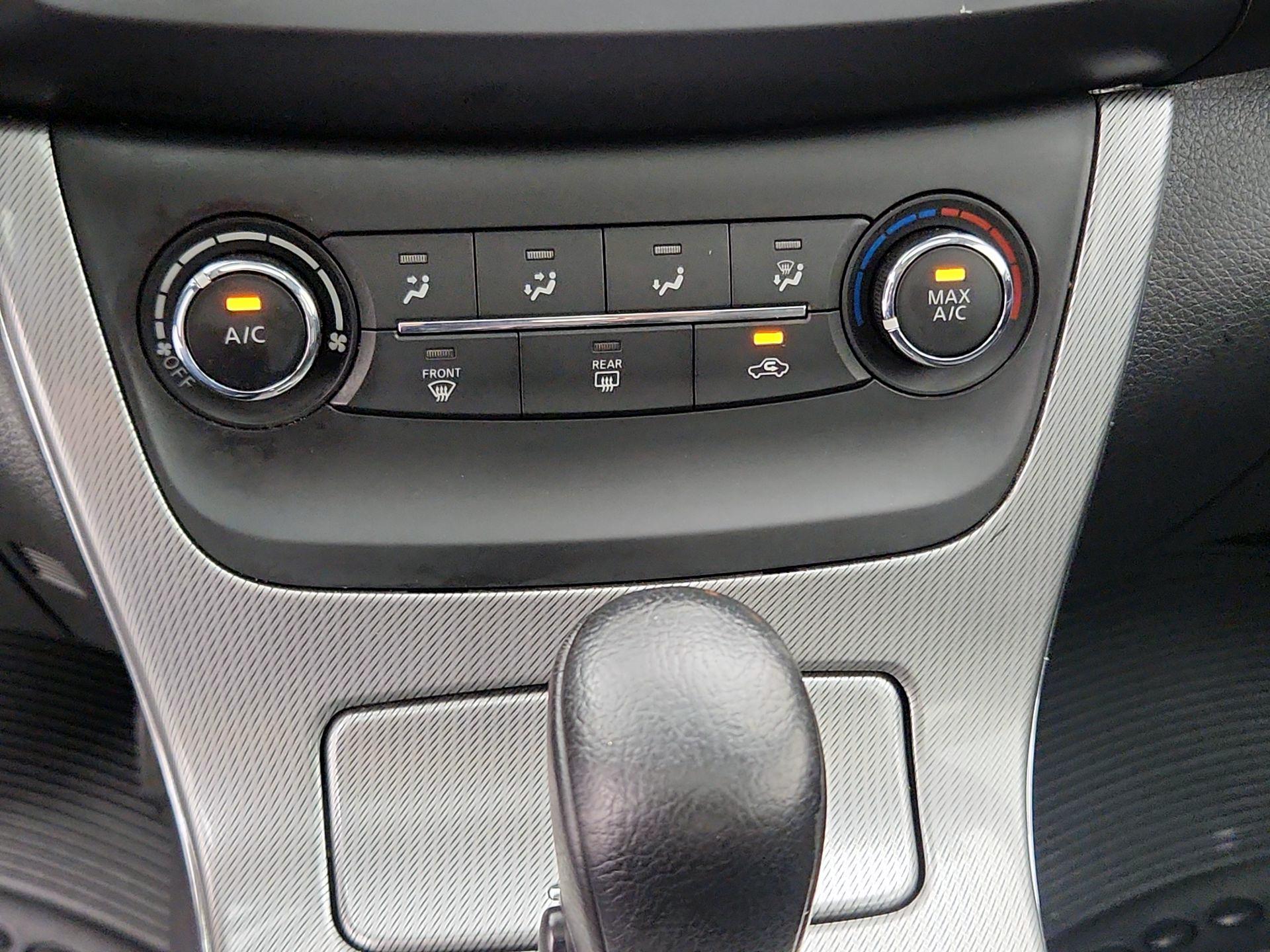 Thumbnail: 2015 Nissan Sentra - 17