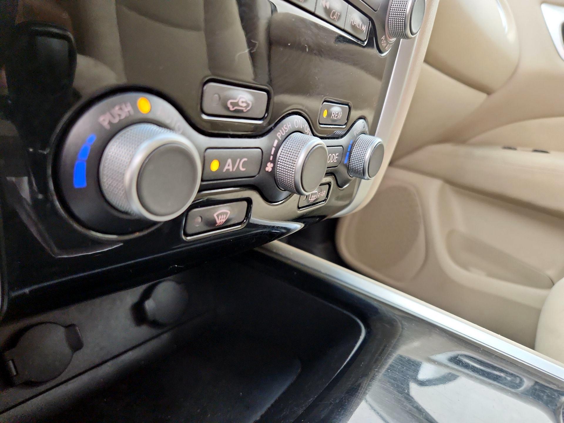 Thumbnail: 2016 Nissan Pathfinder - 16