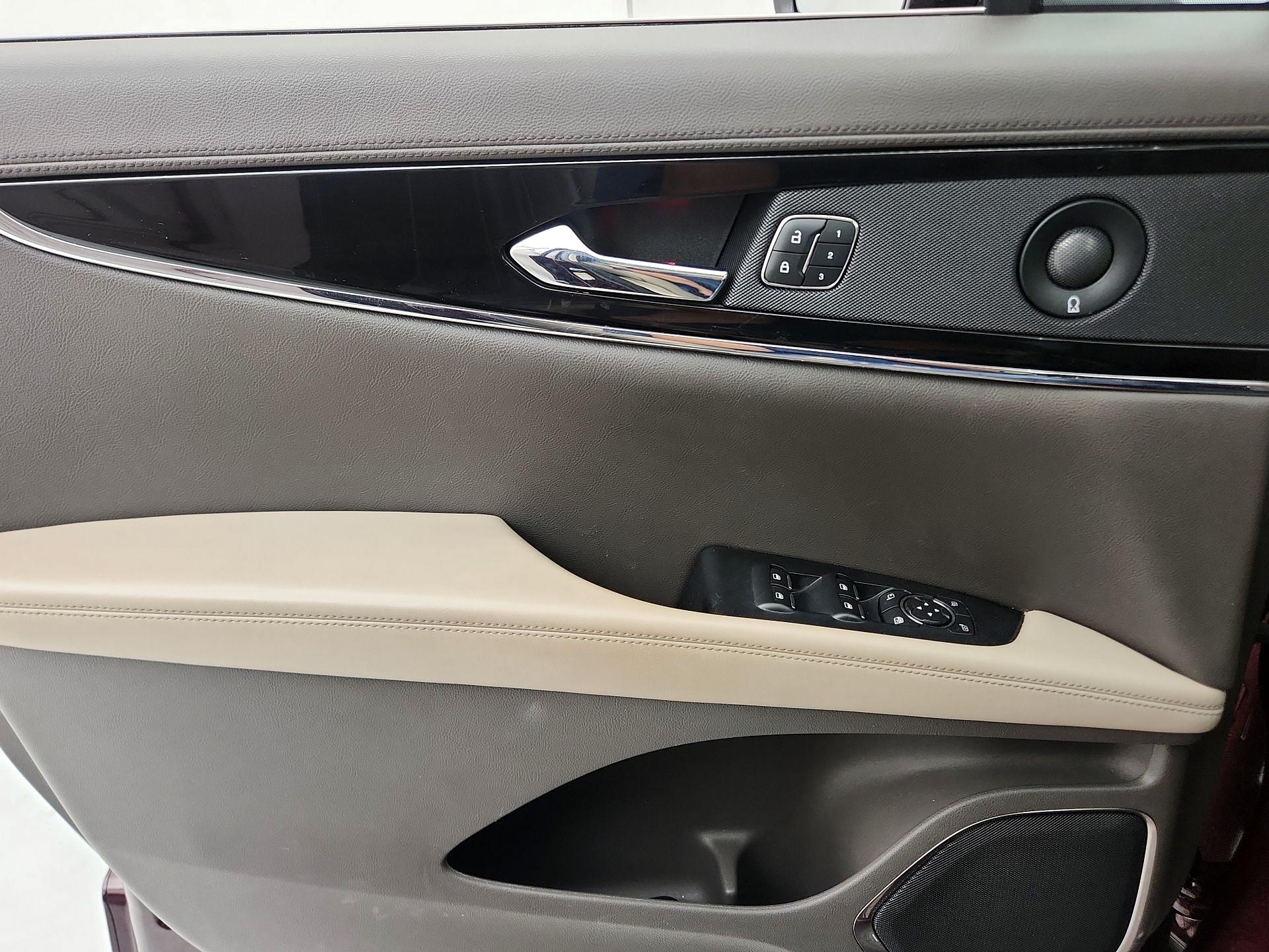 Thumbnail: 2022 Lincoln Nautilus - 12