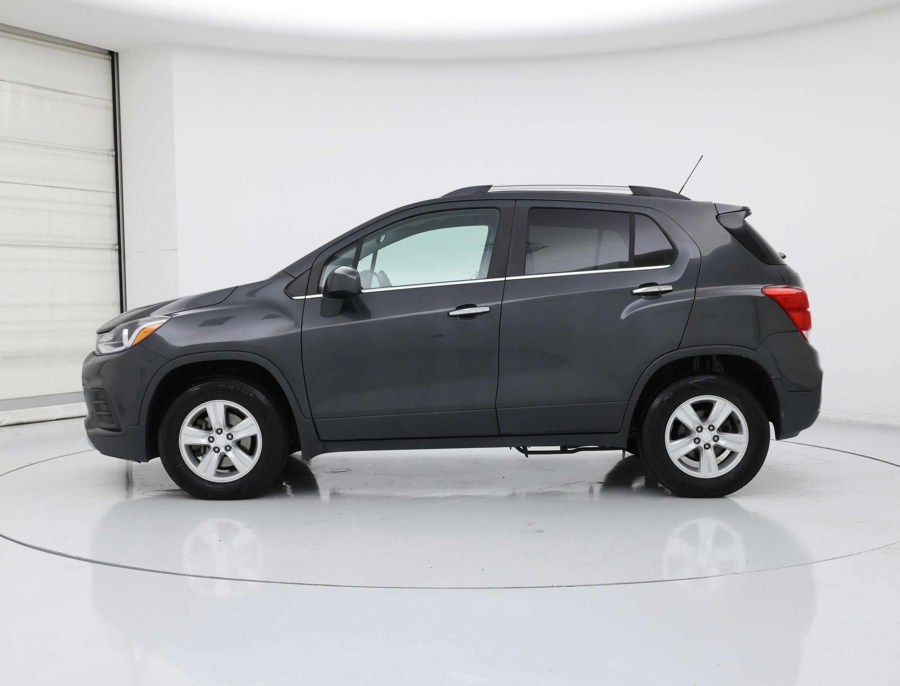 Thumbnail: 2017 Chevrolet Trax - 3