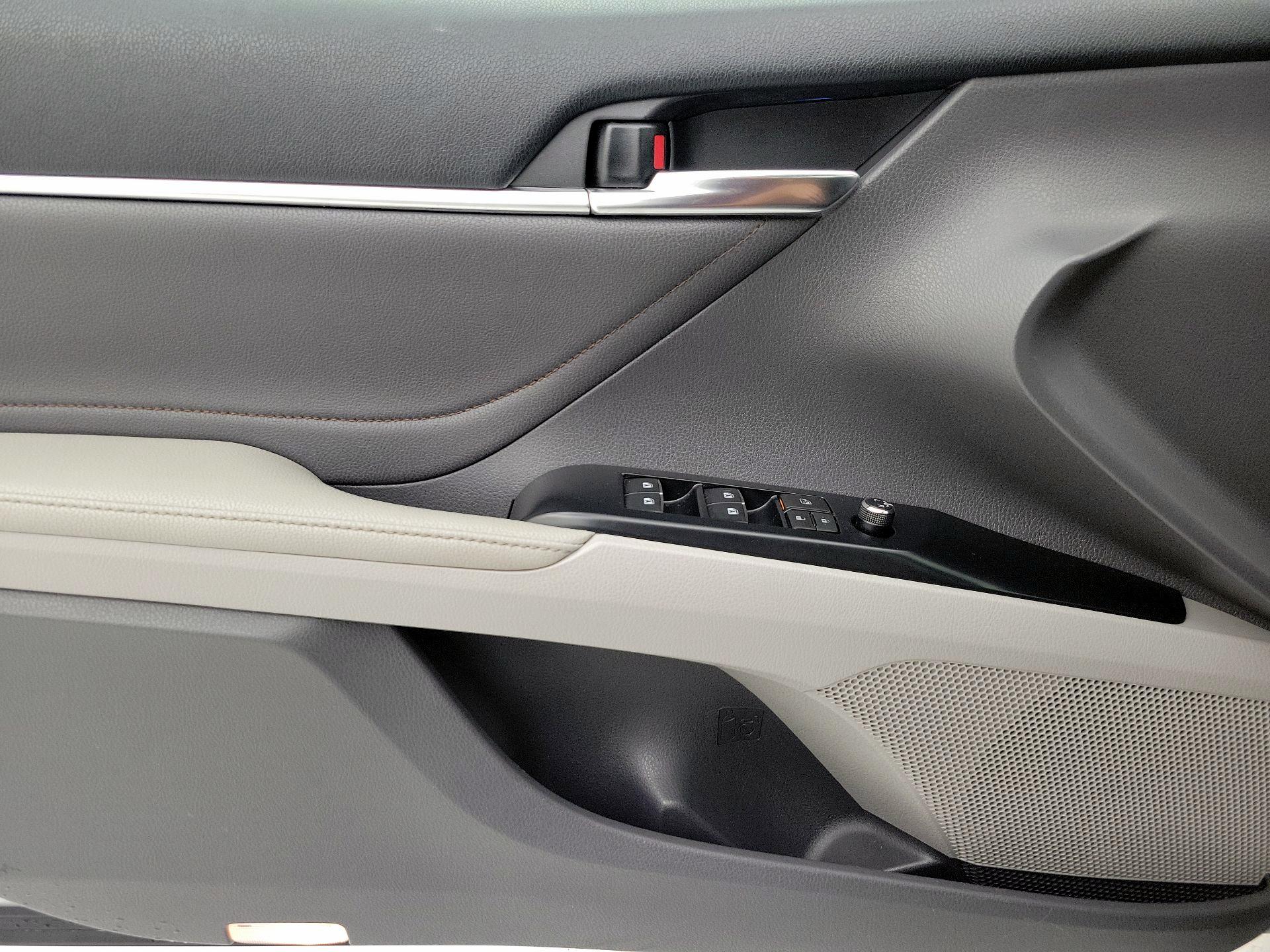 Thumbnail: 2018 Toyota Camry - 12