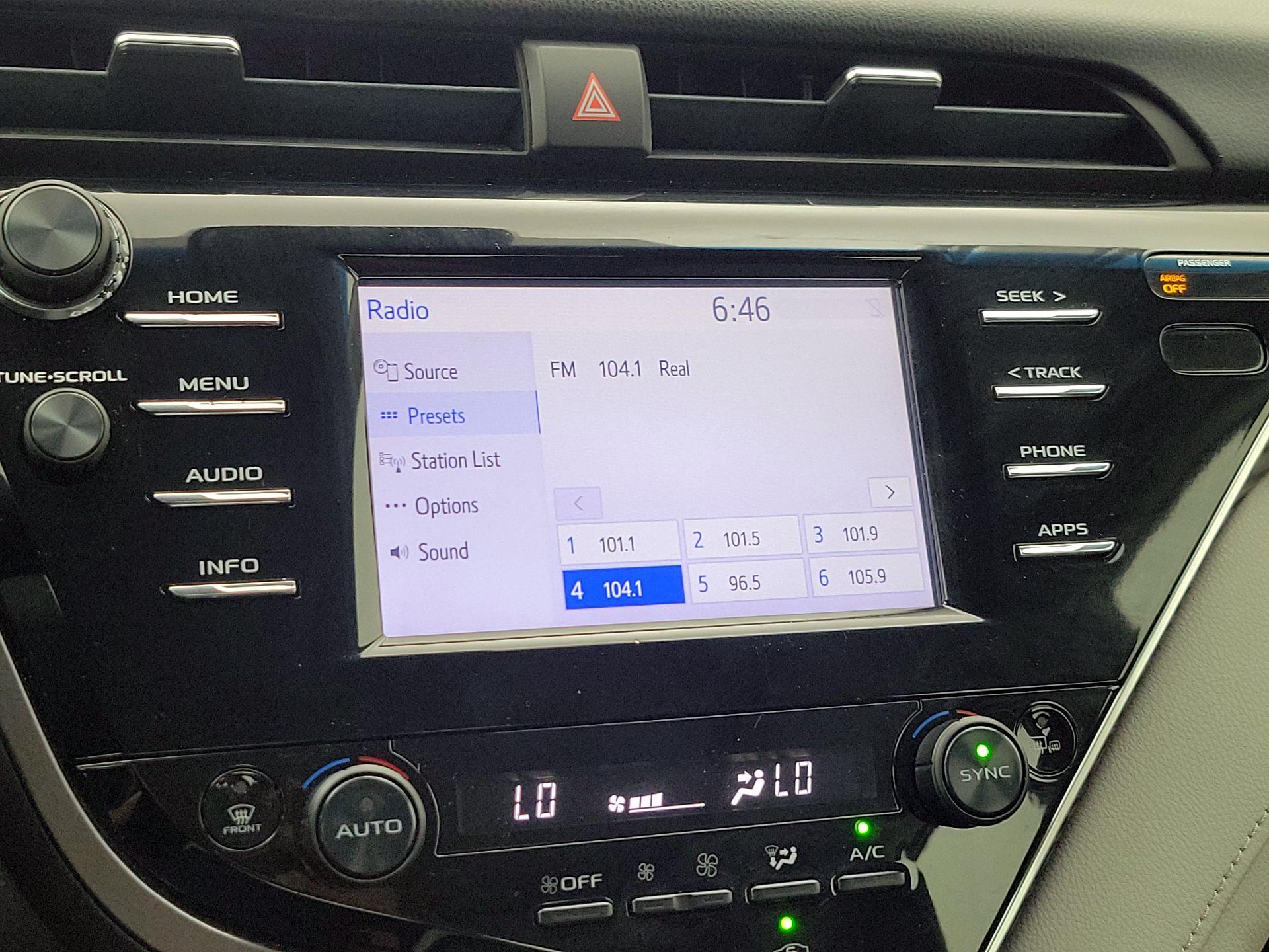 Thumbnail: 2018 Toyota Camry - 15