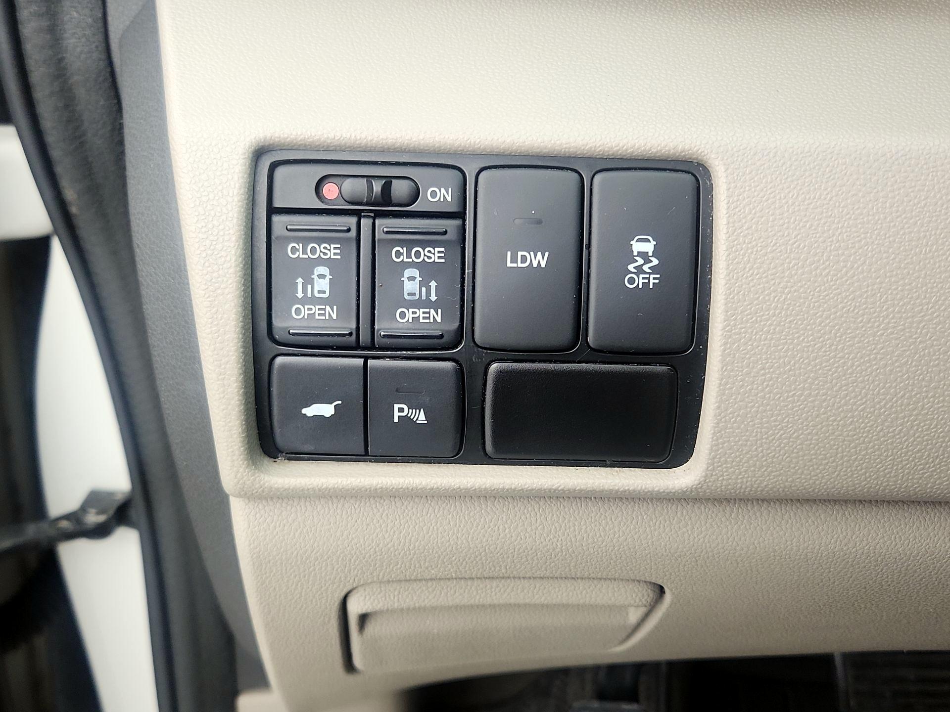 Thumbnail: 2015 Honda Odyssey - 13