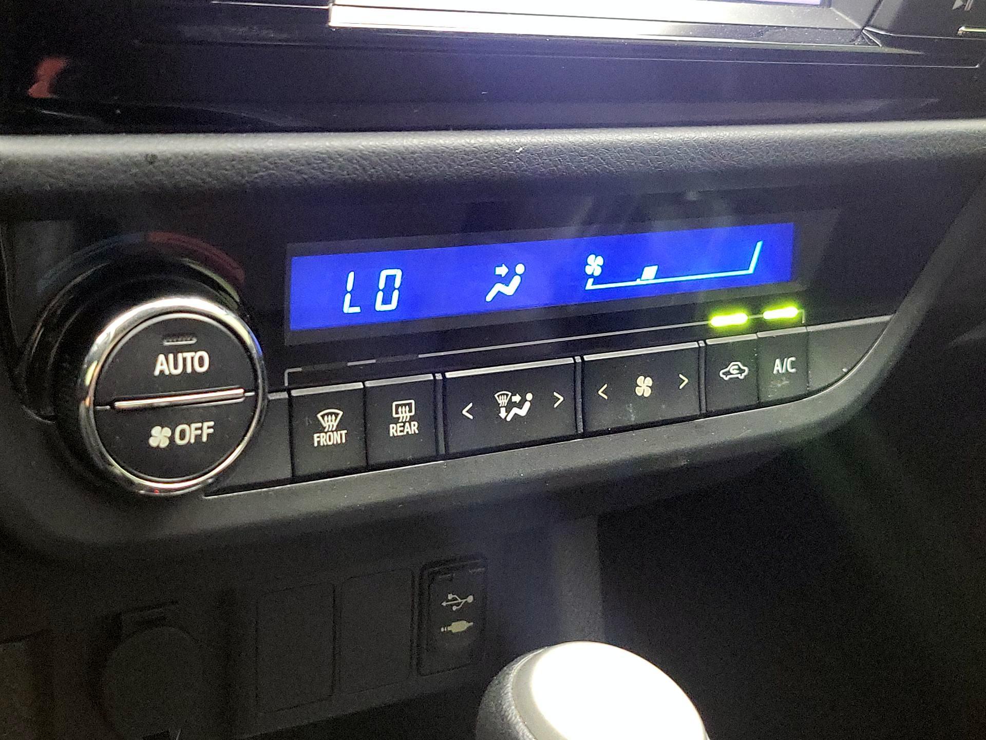 Thumbnail: 2015 Toyota Corolla - 16