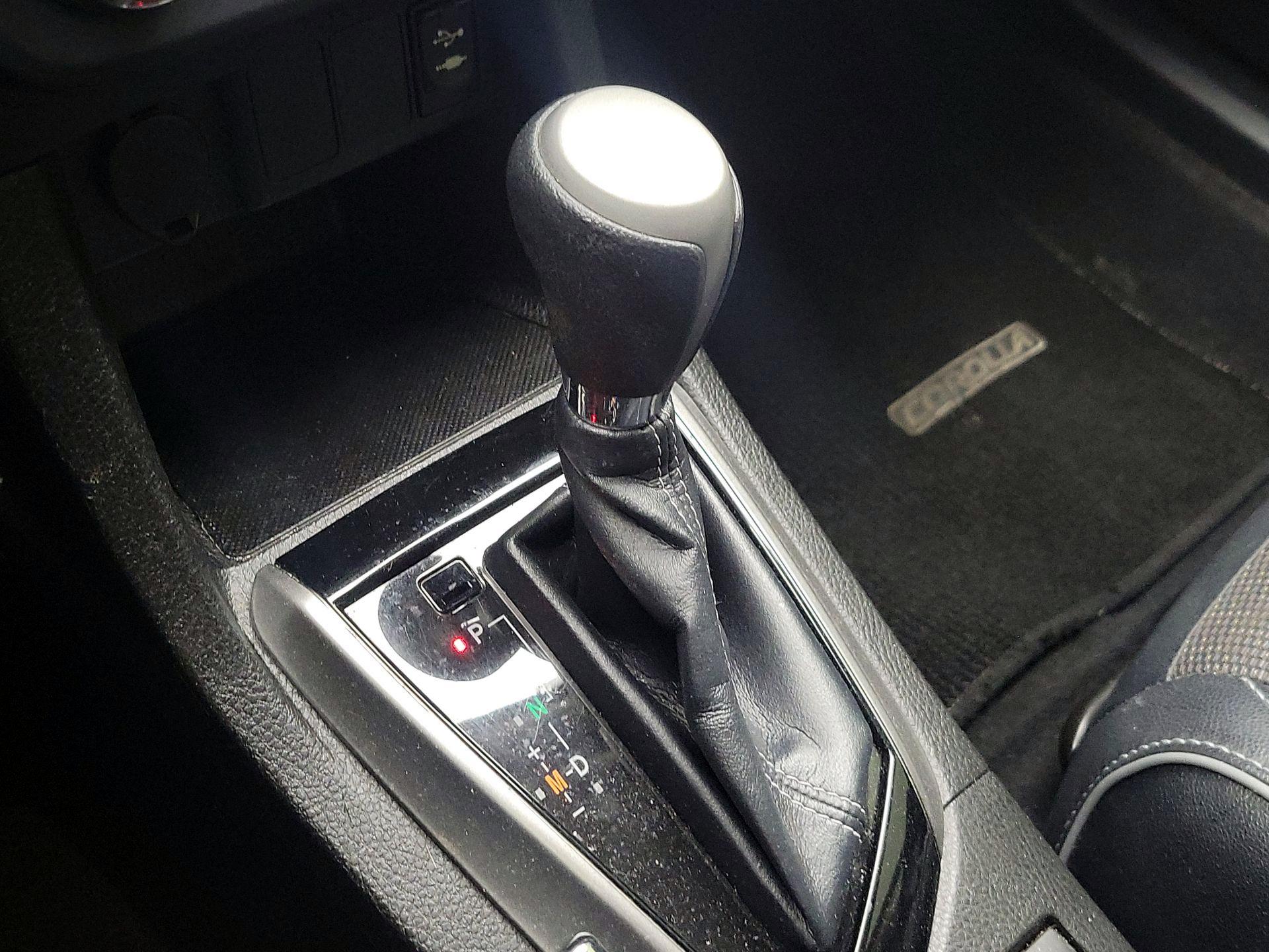 Thumbnail: 2015 Toyota Corolla - 17