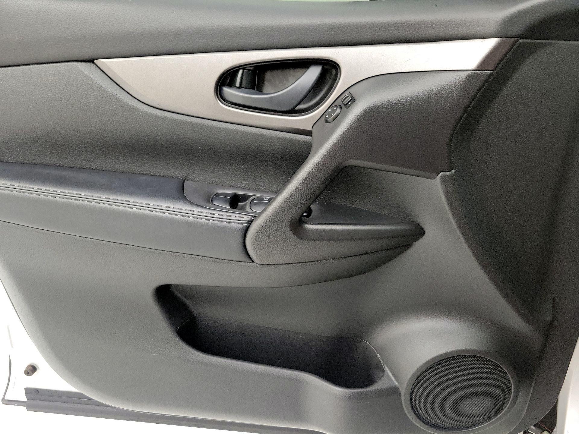 Thumbnail: 2019 Nissan Rogue Sport - 12