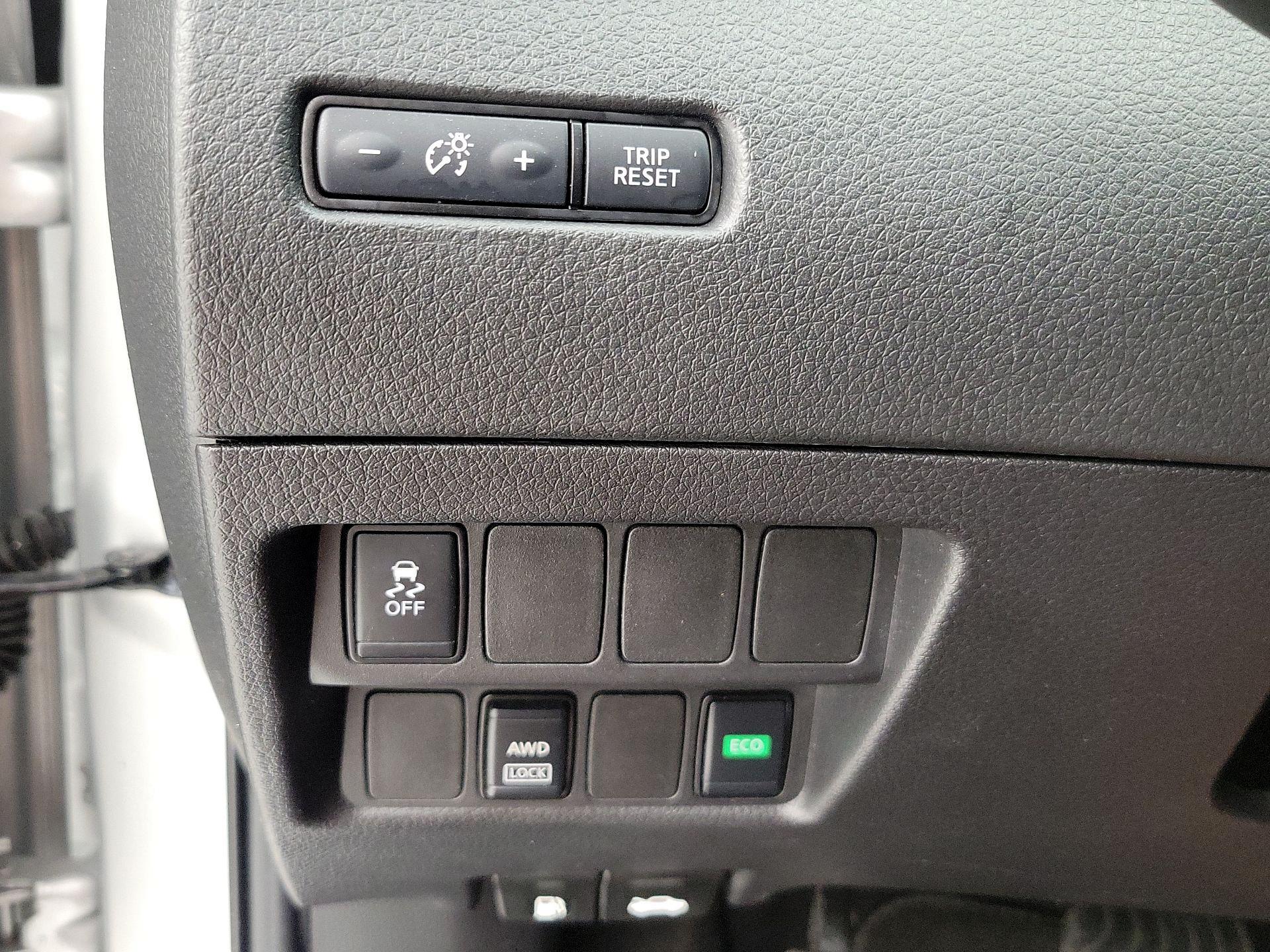 Thumbnail: 2019 Nissan Rogue Sport - 13