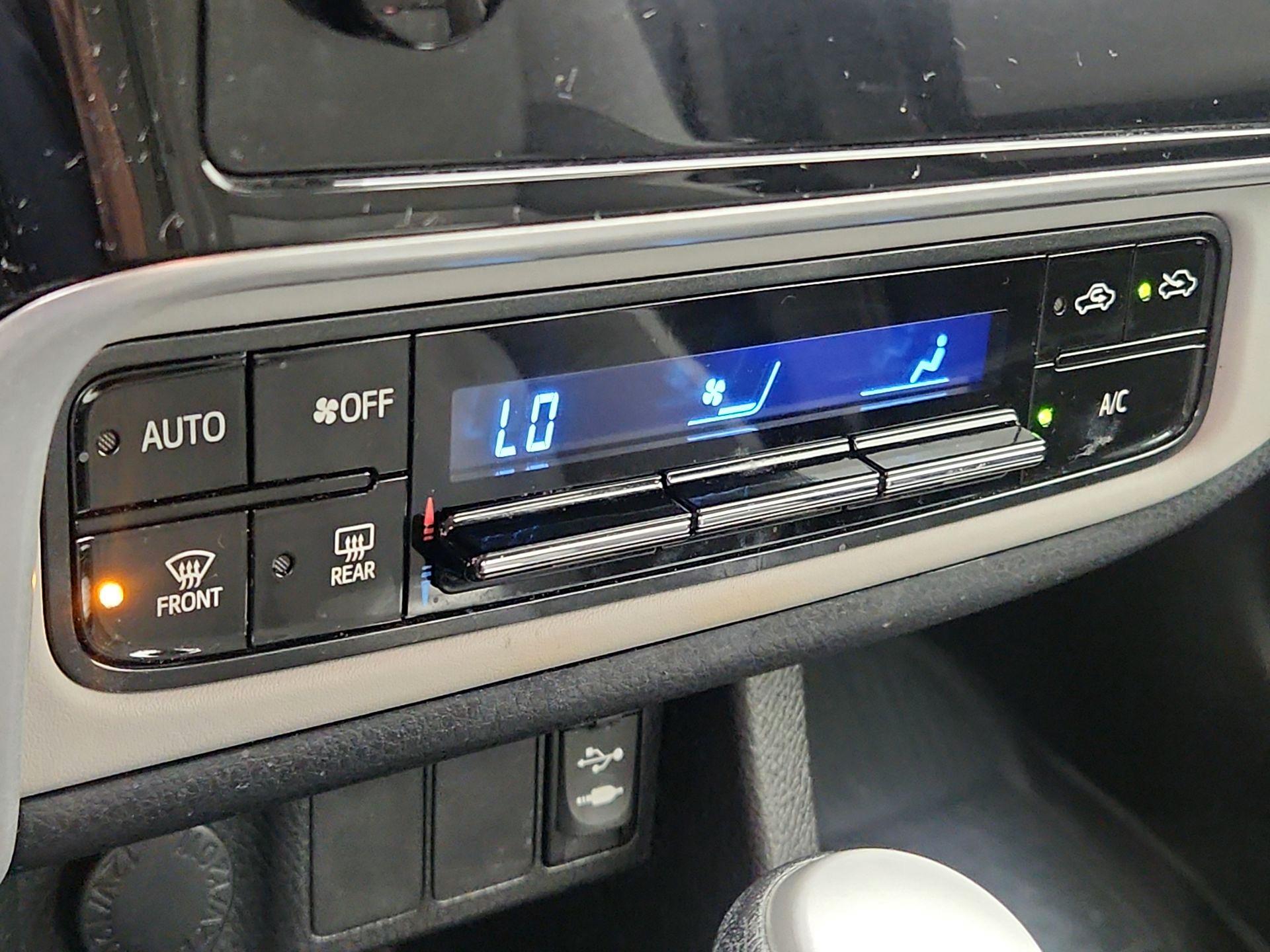 Thumbnail: 2018 Toyota Corolla - 16